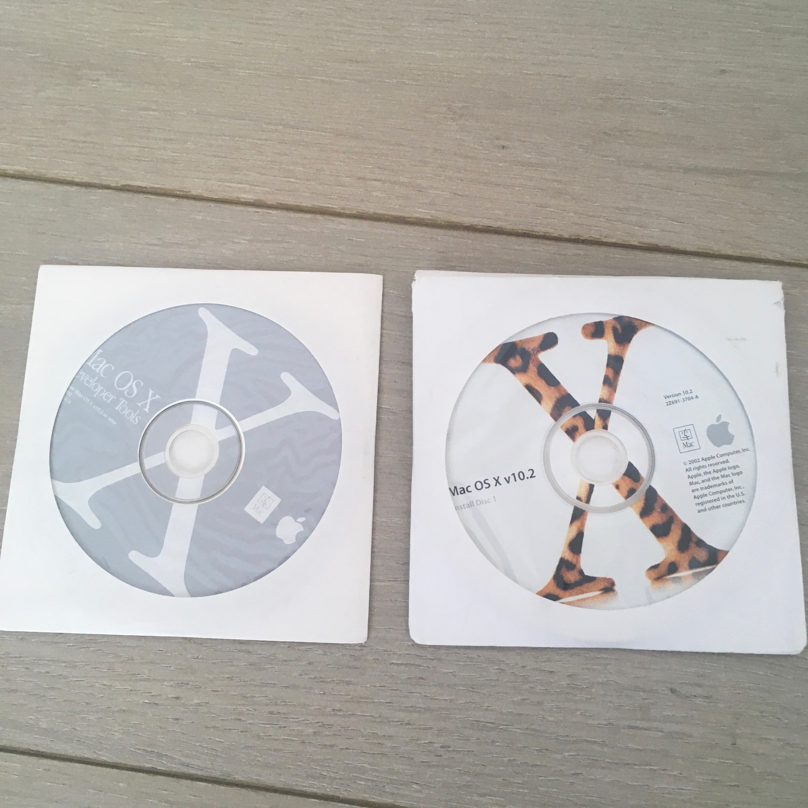 Apple Mac OS X v10.2 Install Discs 1 & 2  + developer tools