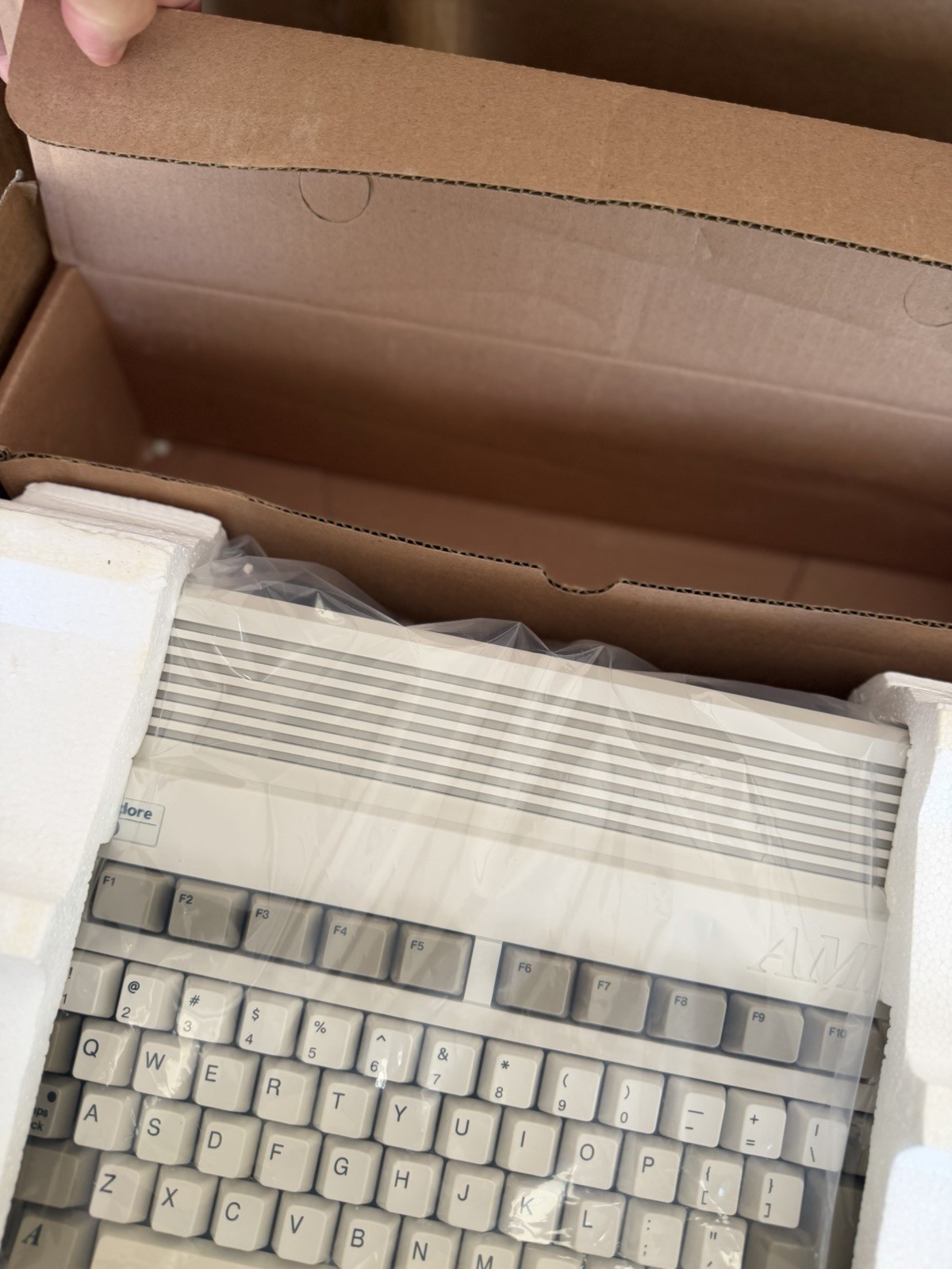 Commodore Amiga 600 , In Original Box, Super!!, 110v Power Supply.