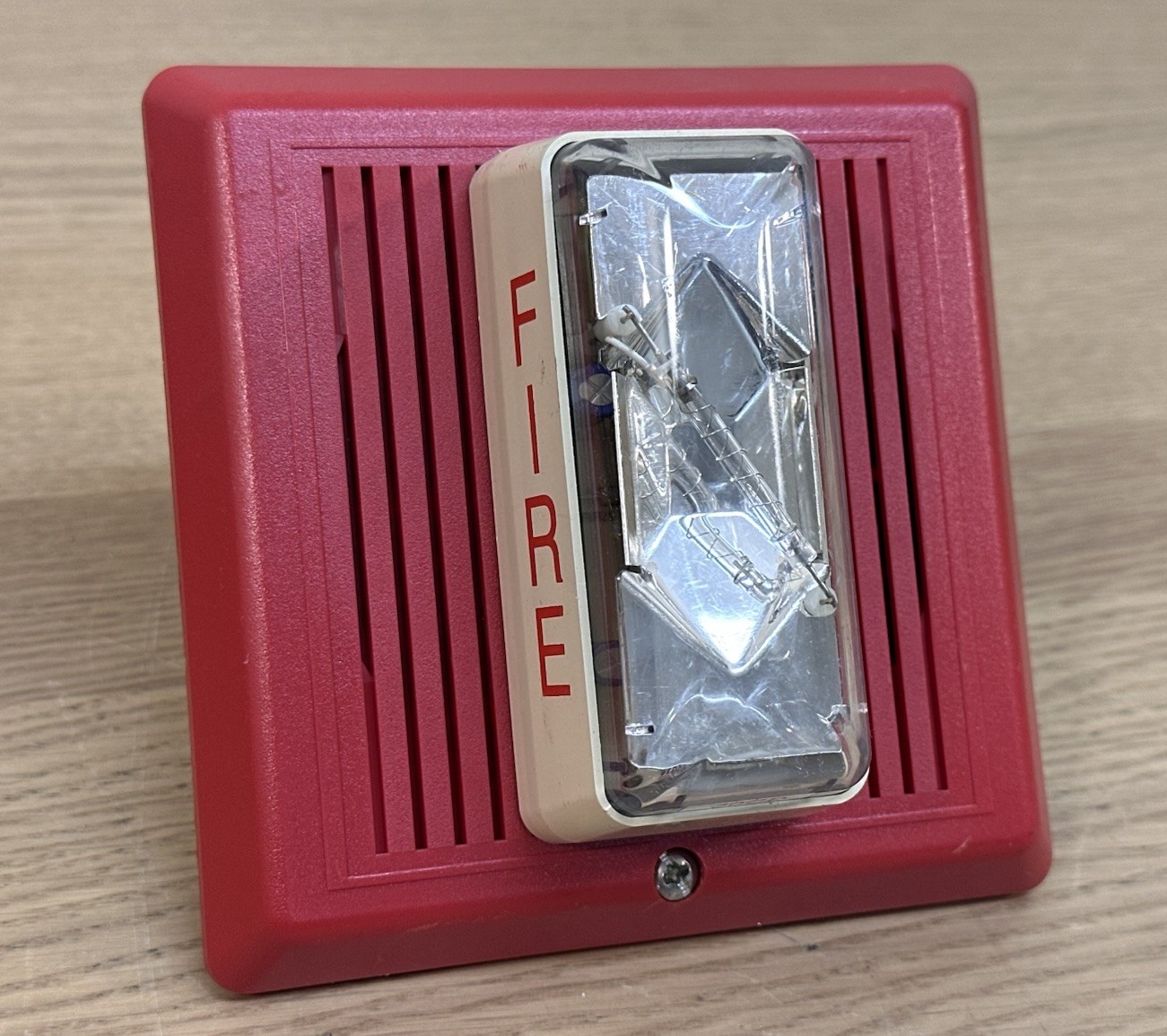 Edwards EST 757-3A-SS25 Fire Alarm Speaker Strobe Red w/ Mounting Bracket