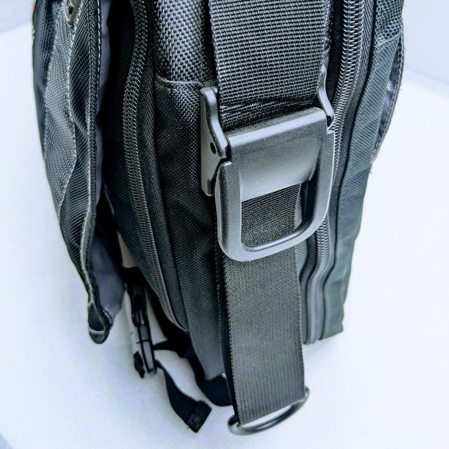 Ogio Technologio, Messenger / Laptop Bag, Two To One Shoulder Strap System, NICE