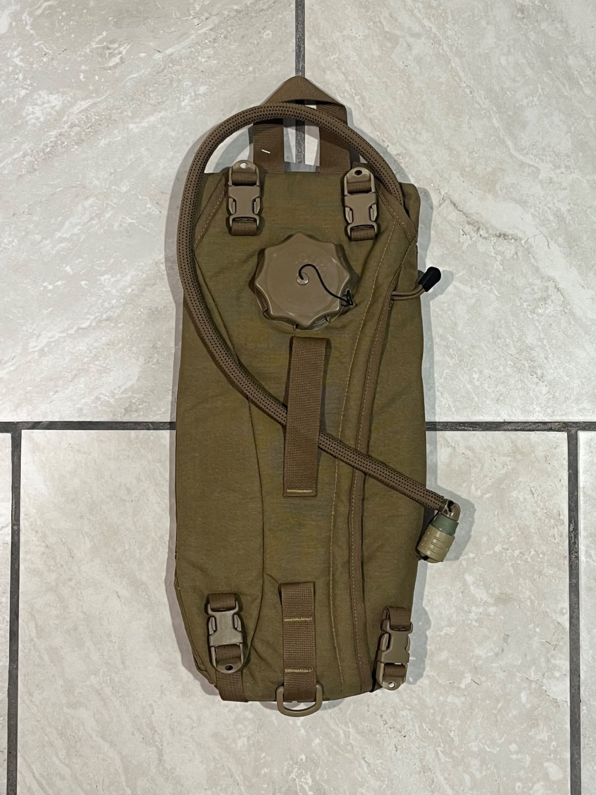 Marine Corps USMC CamelBak Desert Tan 3L Hydration System Carrier w/ Bladder