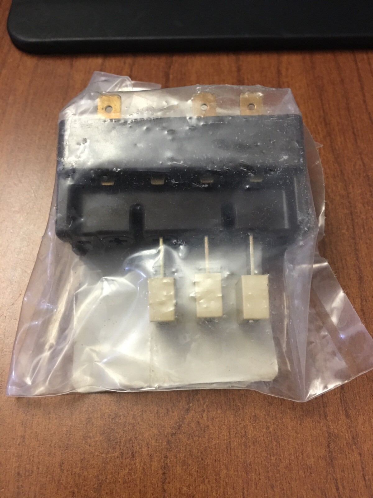 Daikin McQuay 4EAL8735 Switch 3-Push Button