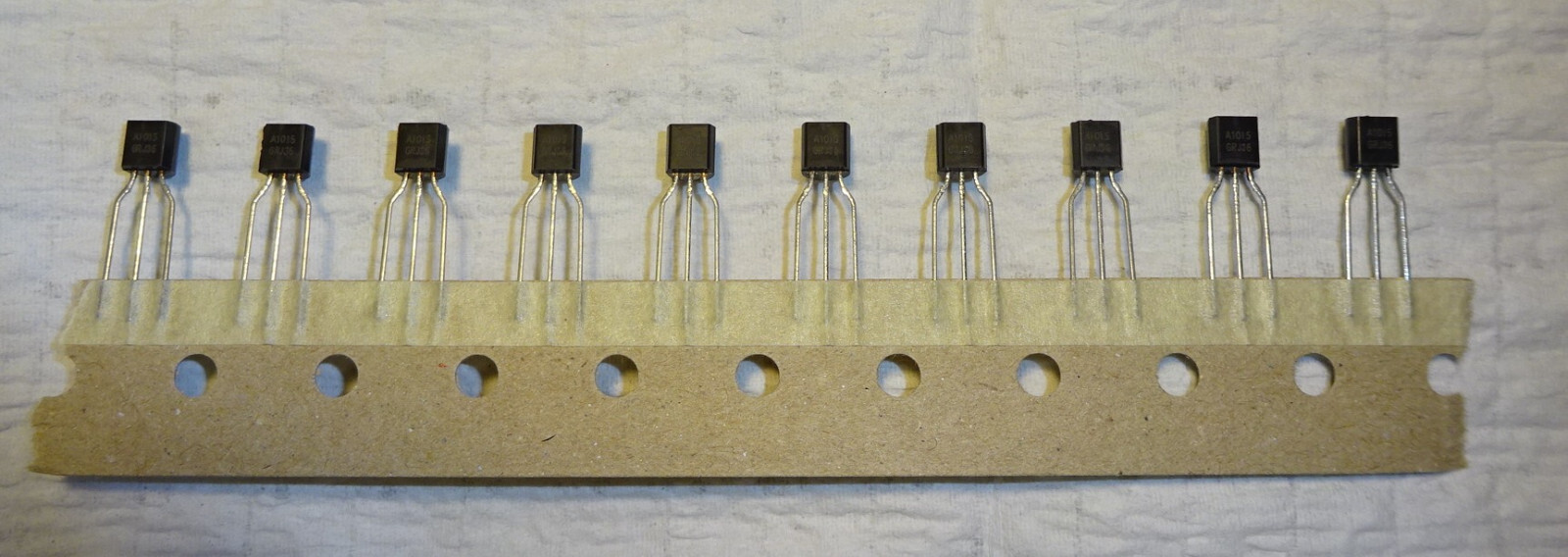 KSA1015GRTA Small Signal Transistors. Original. Genuine. Lot of 10.