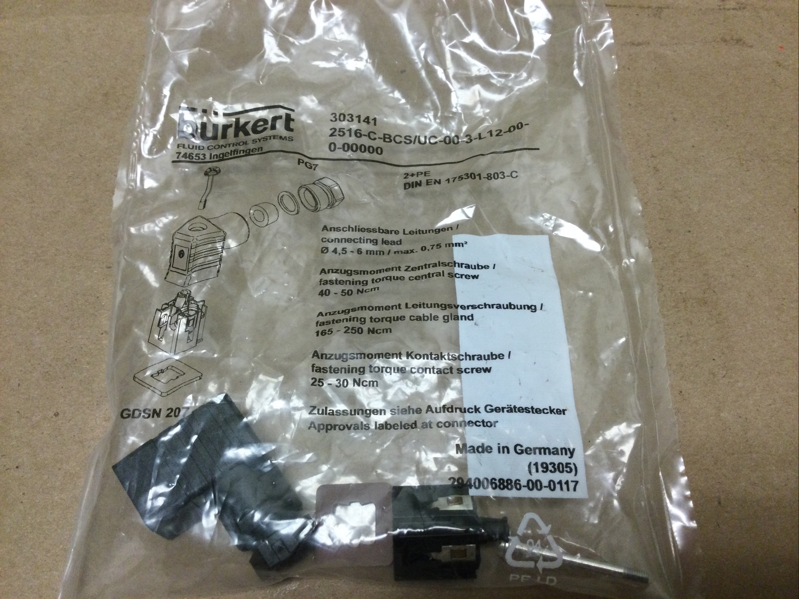 NEW, BURKERT 303141, FLUID CONTROL SYSTEMS, FREE SHIPPING