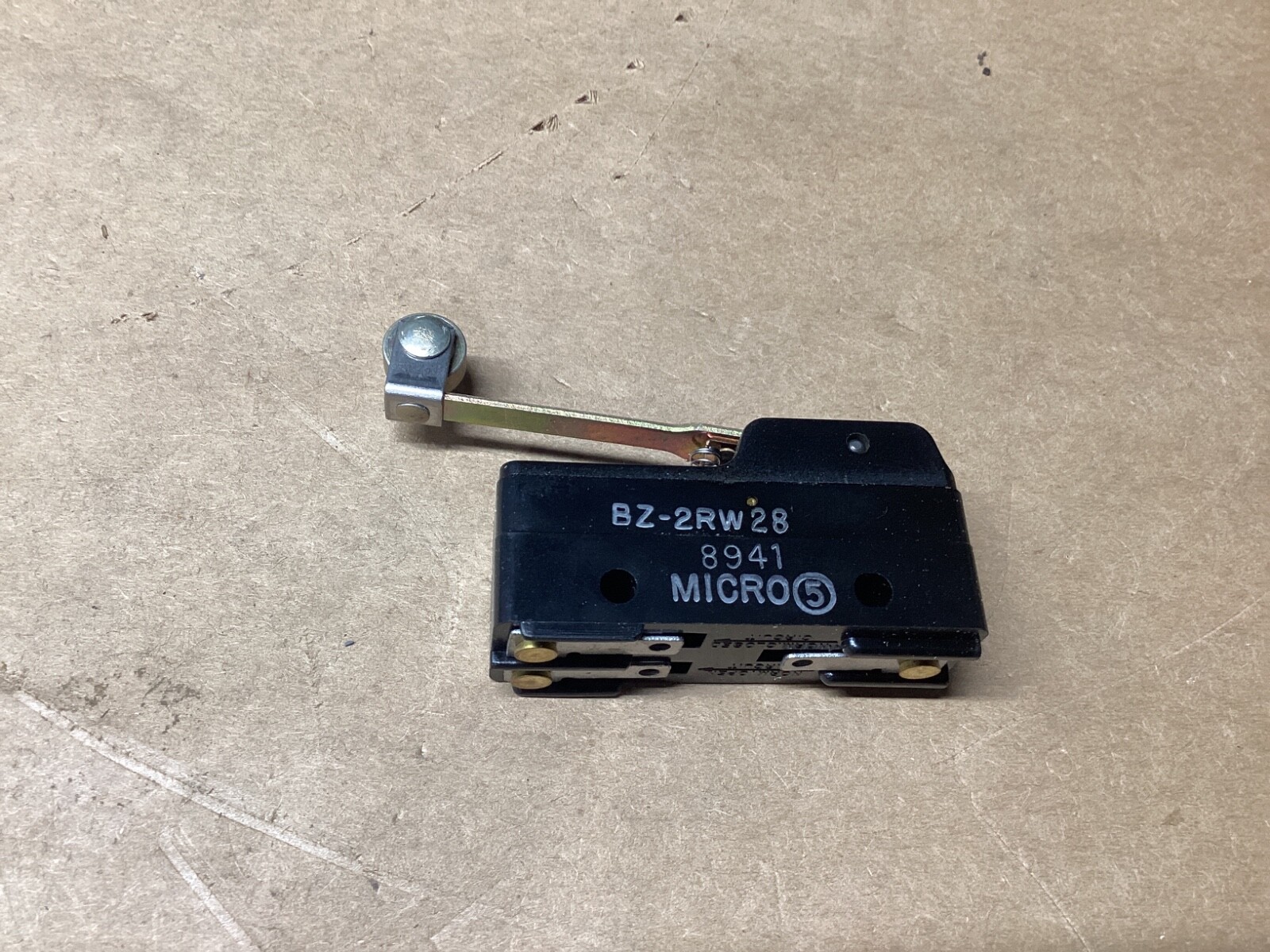 Honeywell Micro Switch Roller Lever Limit Switch BZ-2RW28 NEW #105G148*CO