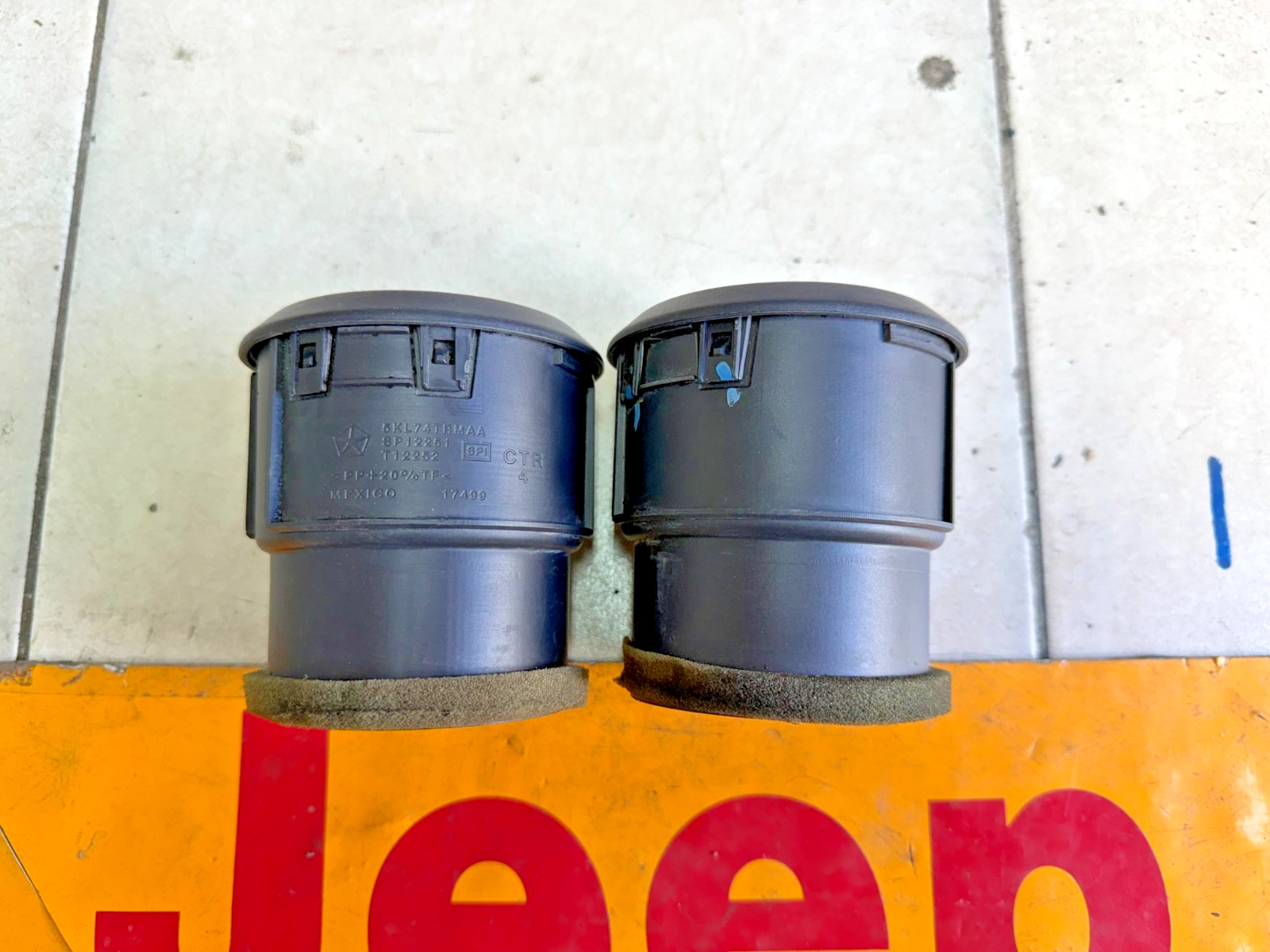 2007 2010 JEEP WRANGLER JK JKU DASH CENTER AIR VENT VENTS OEM 5KL74TRMAA