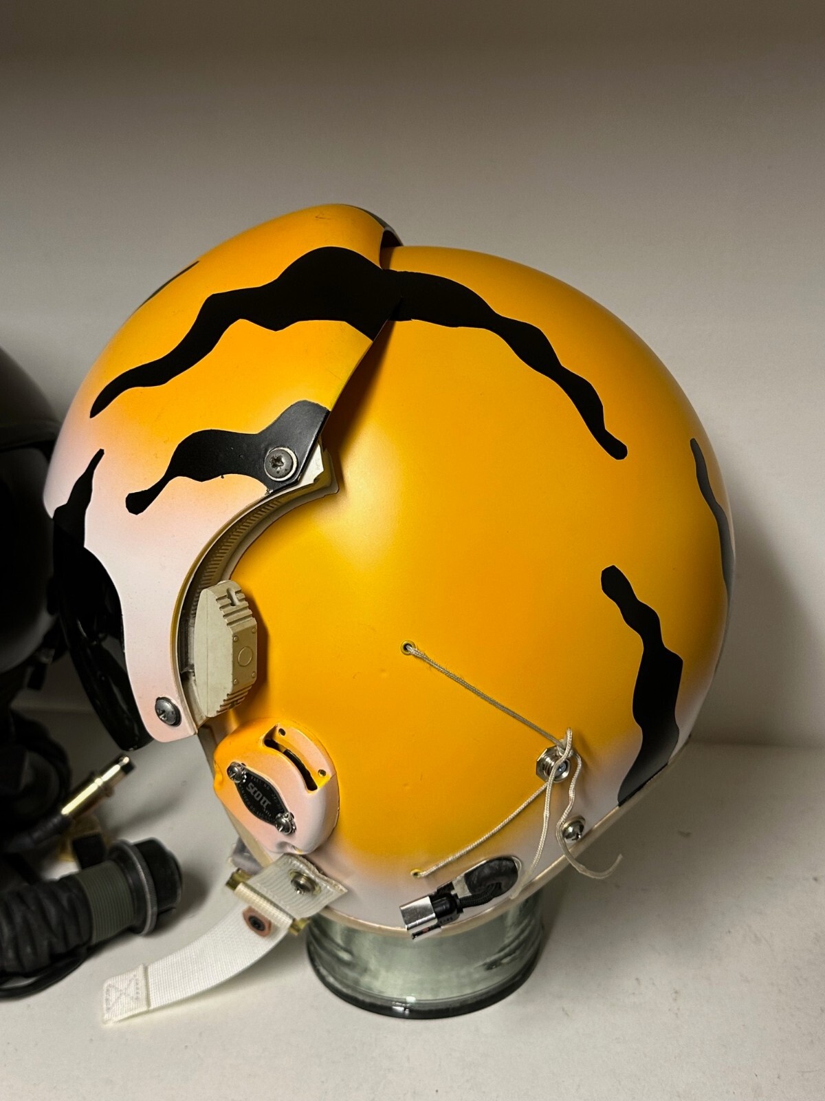 HGU-26 flight helmet BAF tiger painted