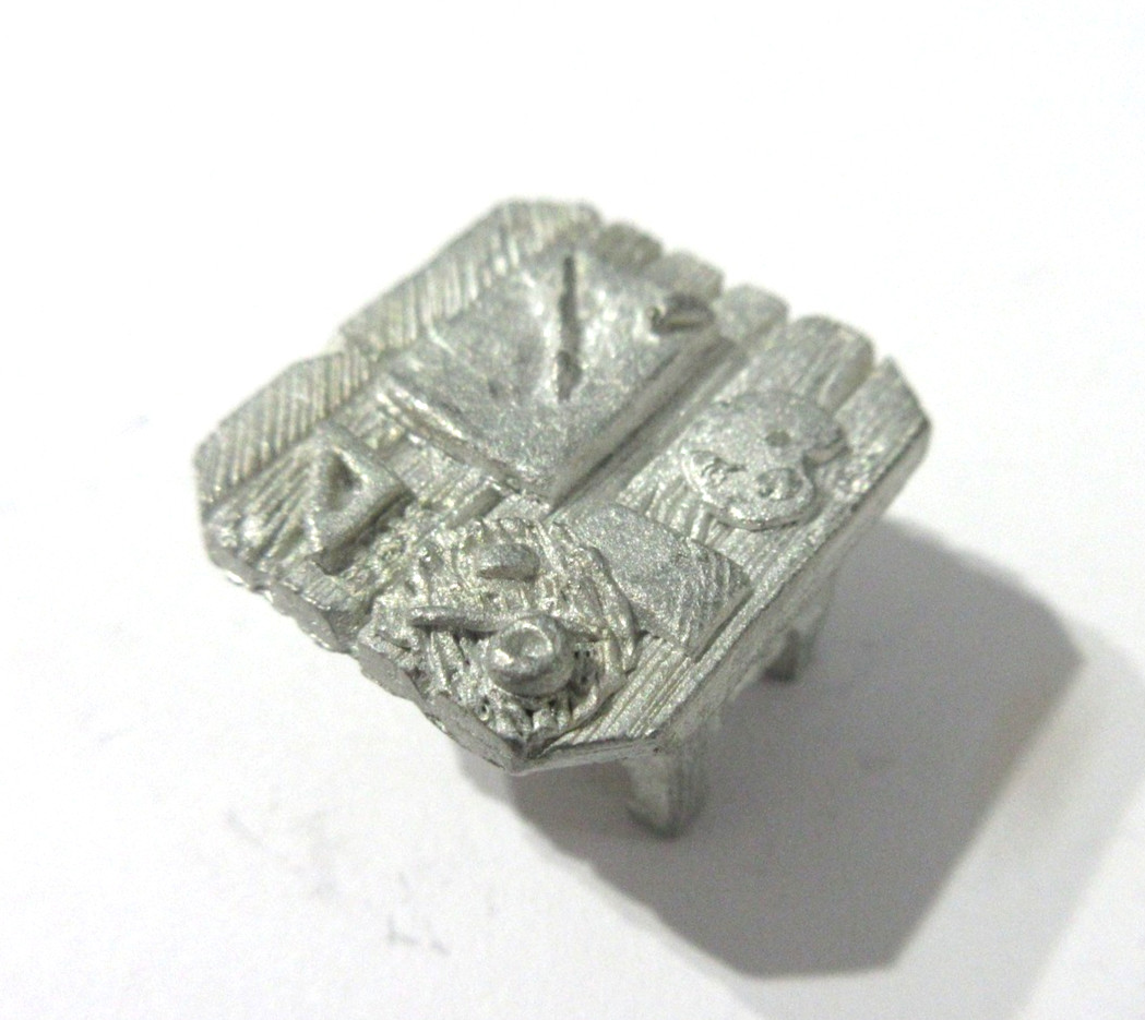 Warhammer Terrain D&D  Arcane Architecture Small Square Table 2.5 x 2 x 1.5 cm