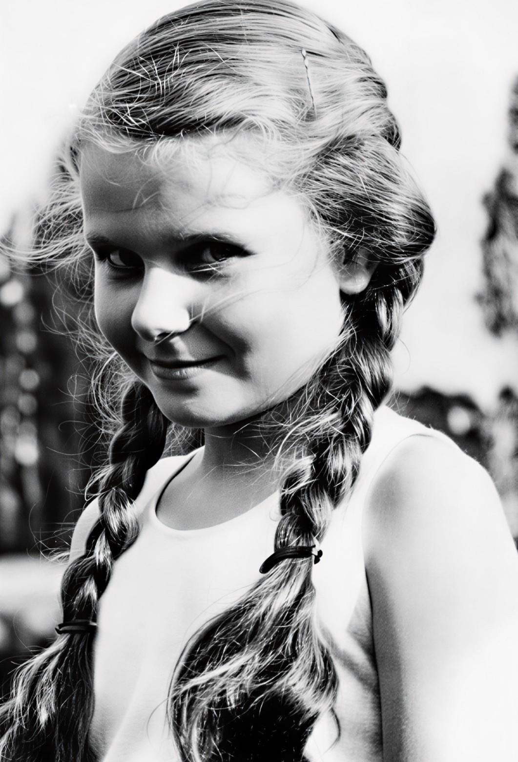 WW II German  Photo ==        Deutscher Mädel League  Bdm Girl