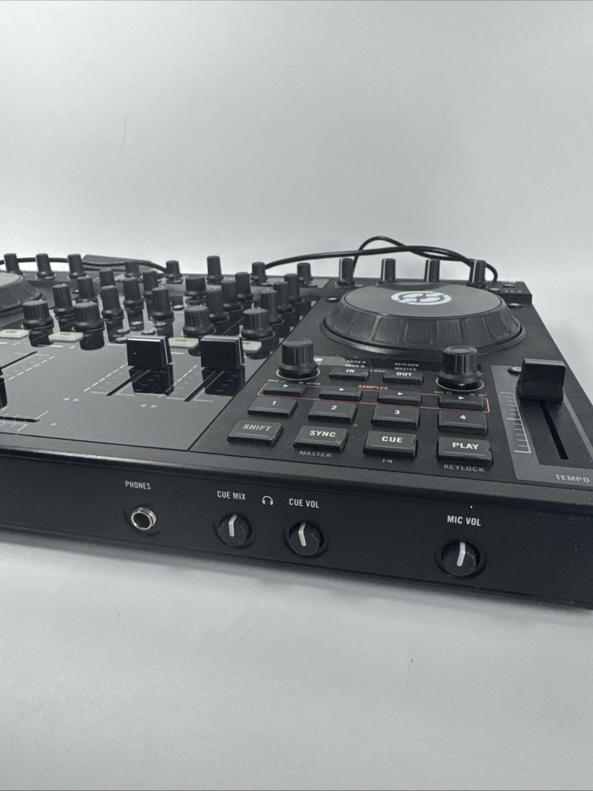 Native Instruments Traktor Kontrol S4 MK1 DJ Controller 4-Channel Black