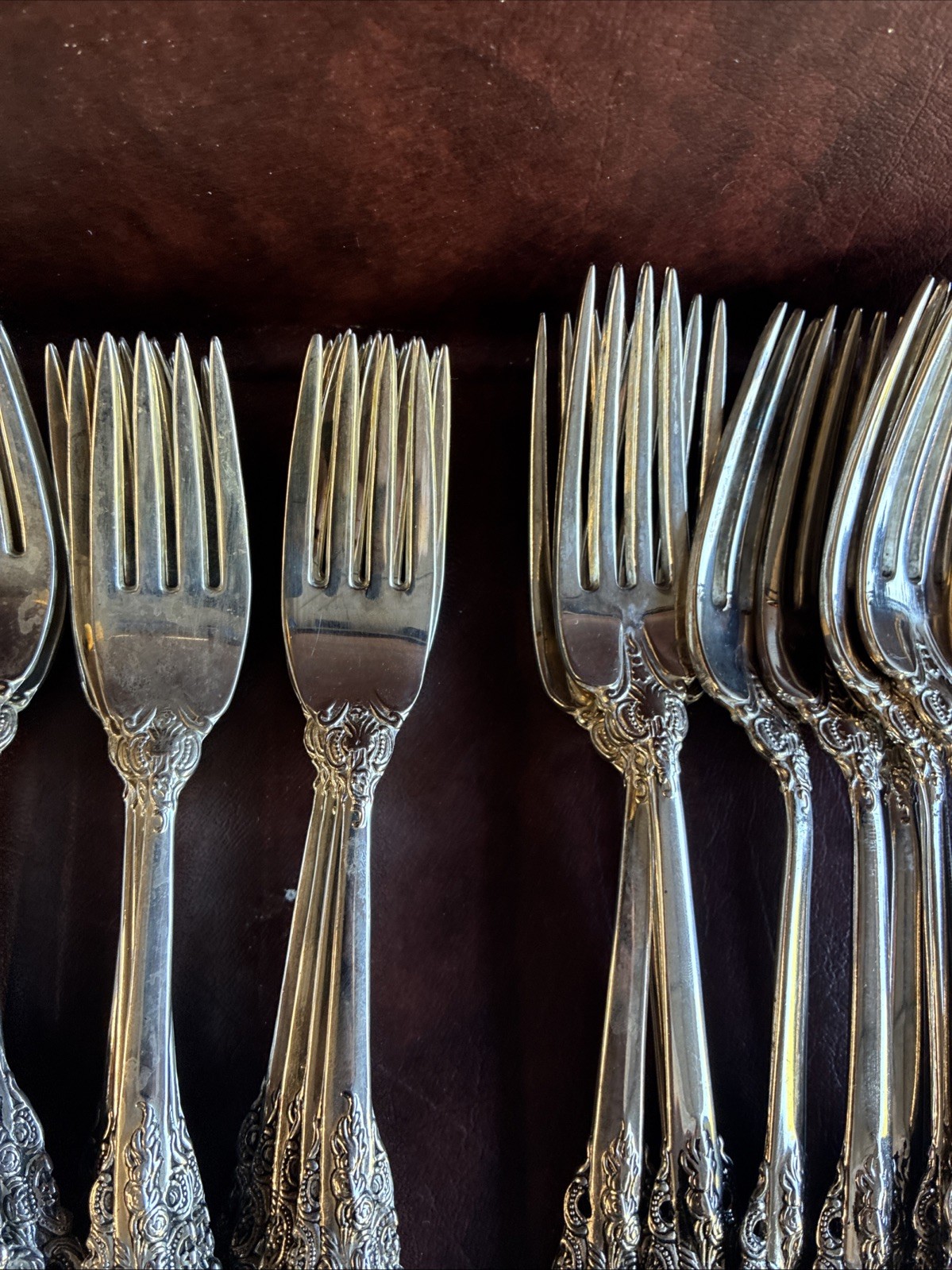 Baroque By Godinger 91 Piece Silver Plated Flatware Set