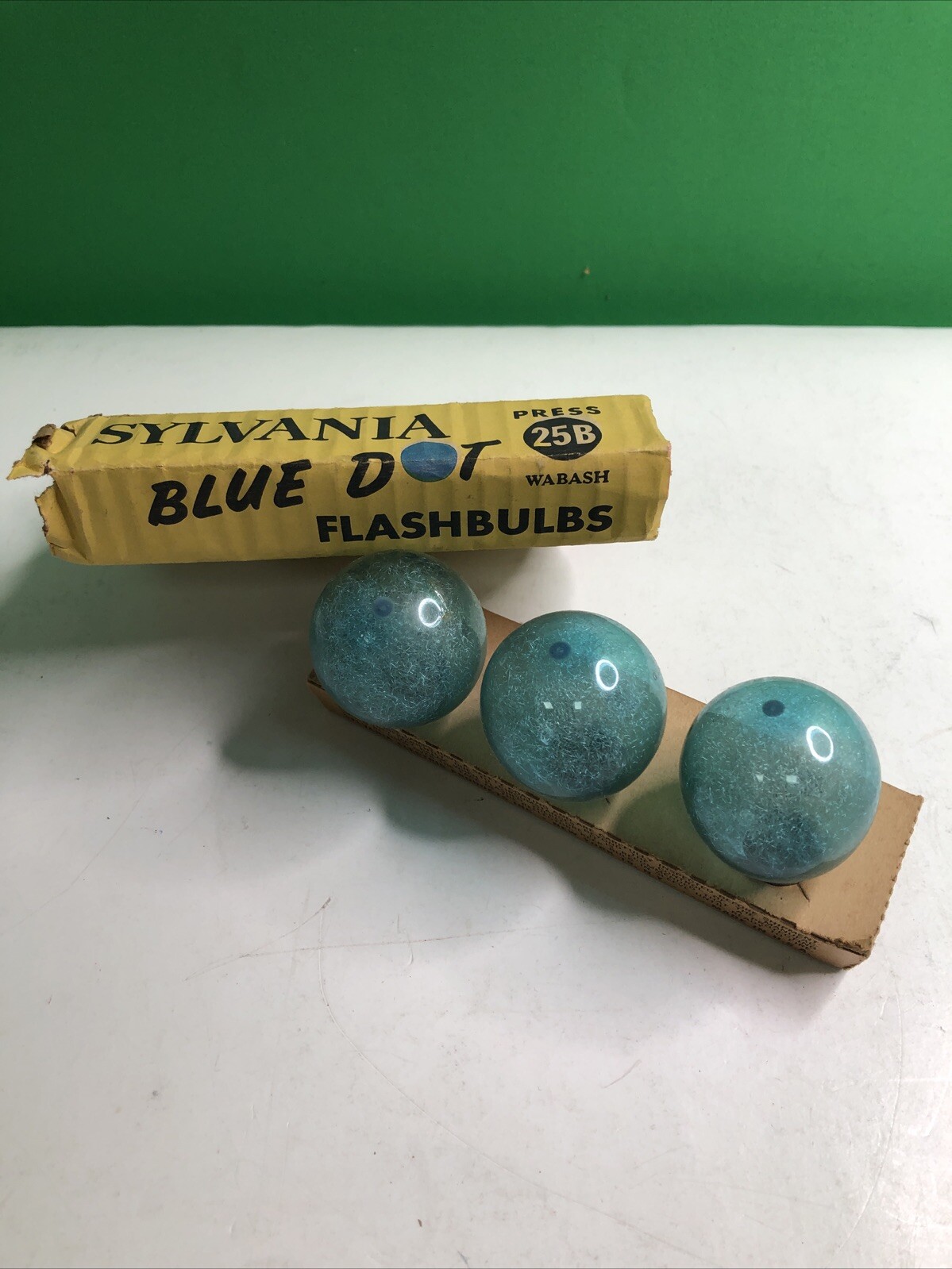 3 VINTAGE SYLVANIA BLUE DOT PRESS NO. 25B SUPERFLASH CAMERA FLASH BULBS Wabash