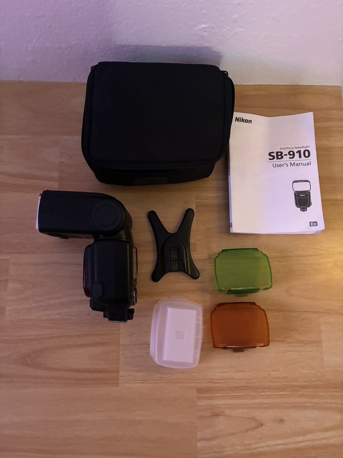 Nikon Speedlight SB-910 with Box and Accessories Used