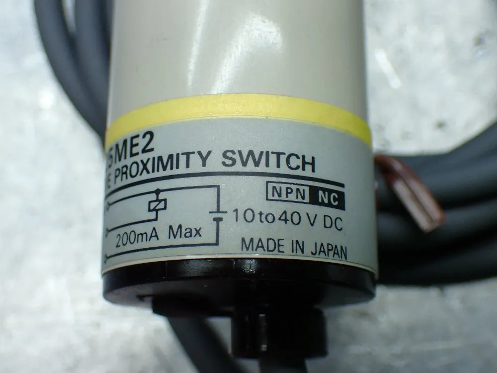 OMRON E2K-C25ME2 CAPACITIVE PROXIMITY SENSOR 08250530324