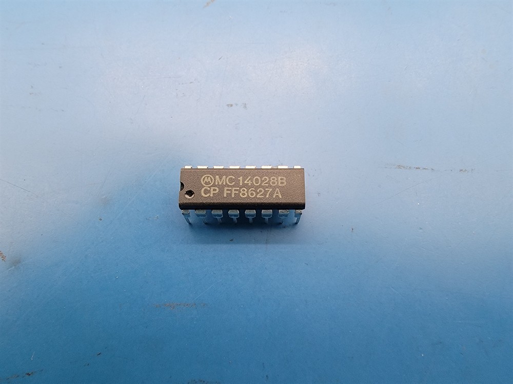 New (44pcs) MC14028BCP MOTOROLA IC Logic