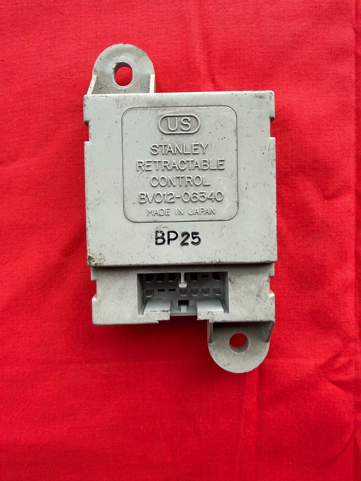 OEM 1988-1989 HONDA Accord Retractable Seat Belt Control Module # BV012-06340
