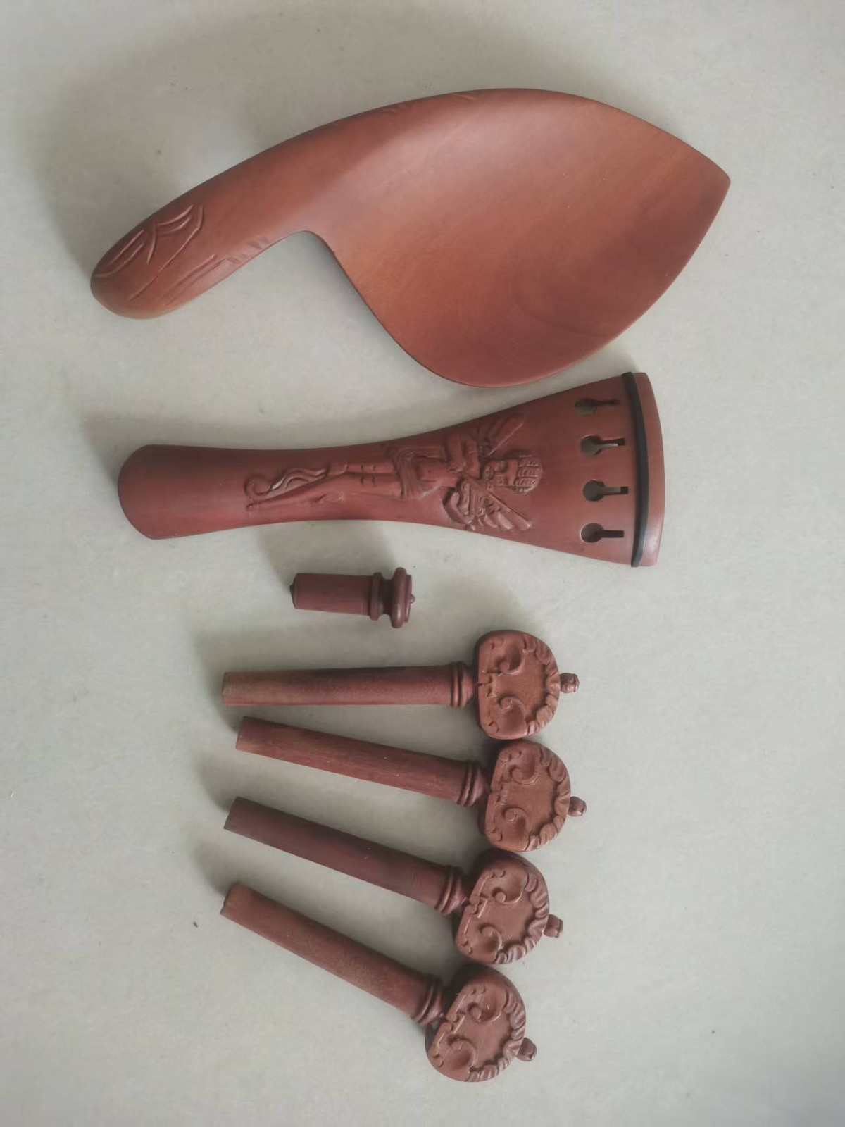 1 Set of Violins Fittings Jujube Hand Carved Chin rest and tailpiece pegs