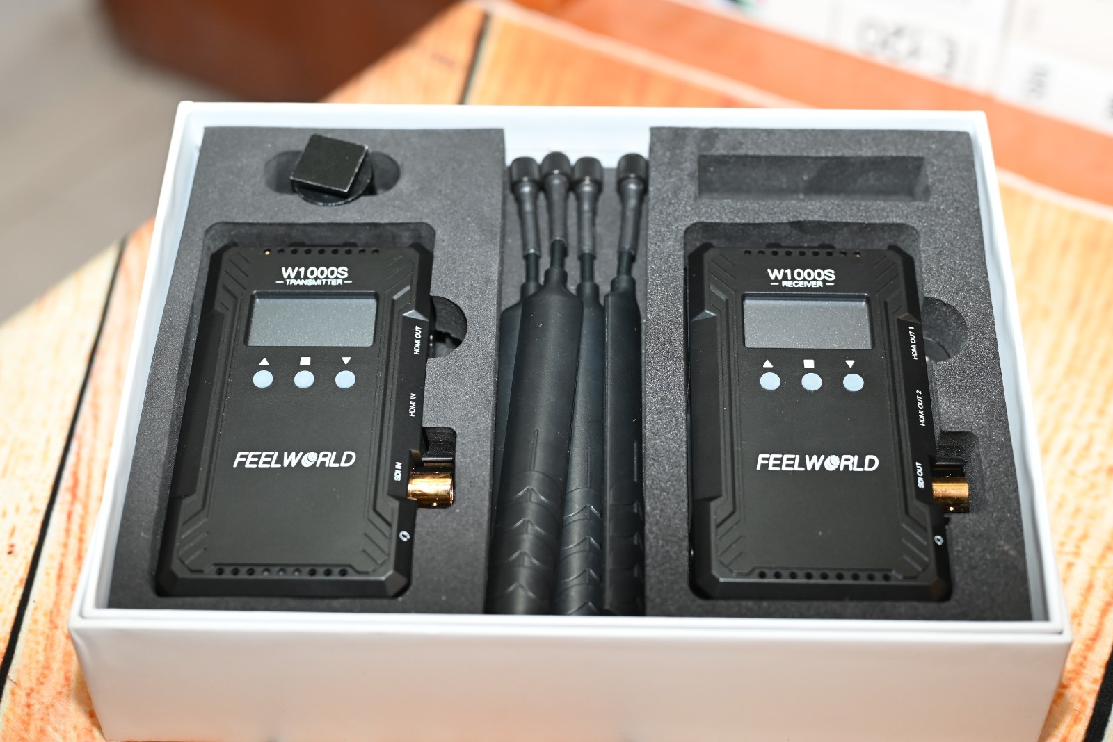 FeelWorld W1000S SDI + Dual HDMI Wireless Video receiver only