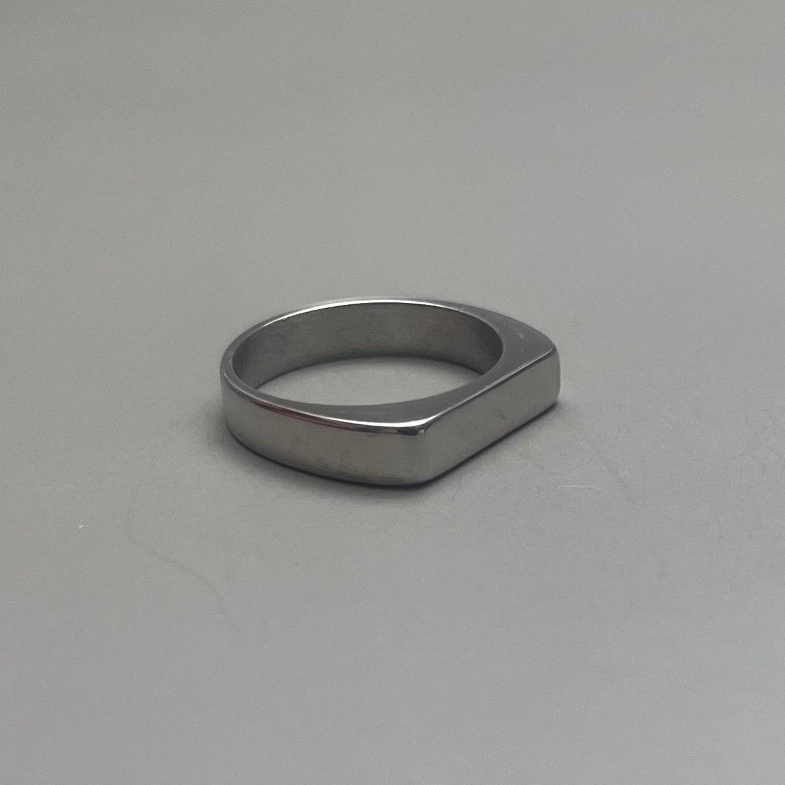 Y2K Vintage Silver Modern Ring – Size 8, Unisex, Brand New