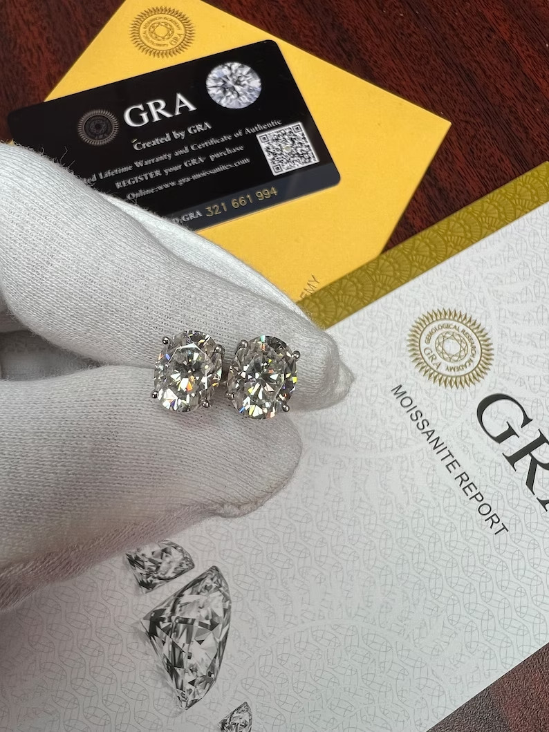 GRA Certified 1.00 ct to 12,00 ct Oval Shape Moissanite Stud Earrings in Screw B