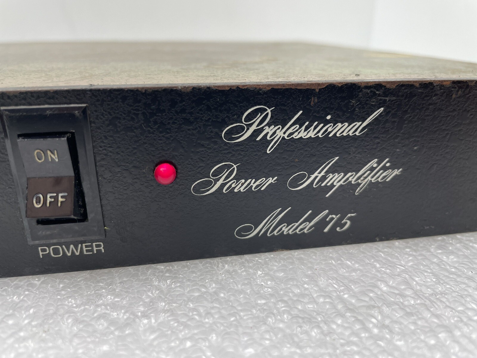 VINTAGE BGW SYSTEMS PROFESSIONAL POWER AMPLIFIER MODEL 75 RED KNOBS TESTED