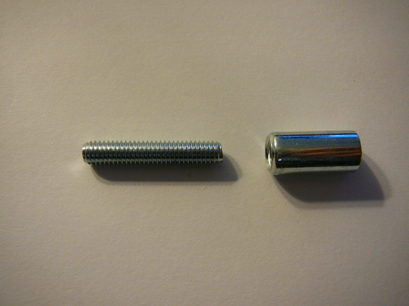 1 IKEA Nut Sleeve Cylinder Part 100648 / 114584 / 106498 + 1 threaded pin 100013