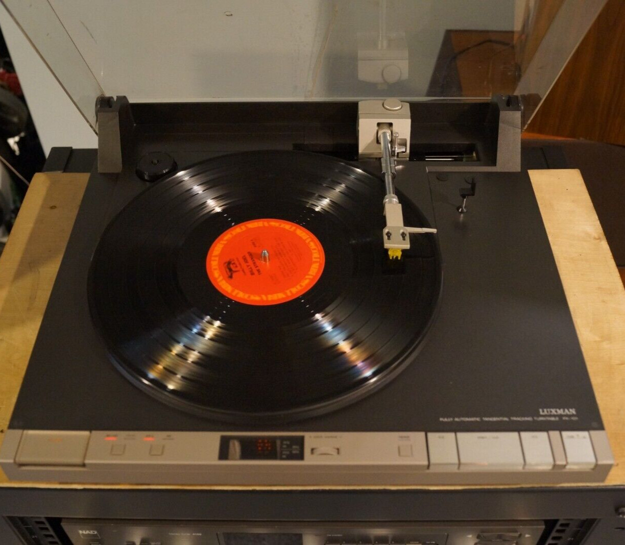 Luxman PX-101 Tangential Tracking Turntable With Super Clear Sound. Google It