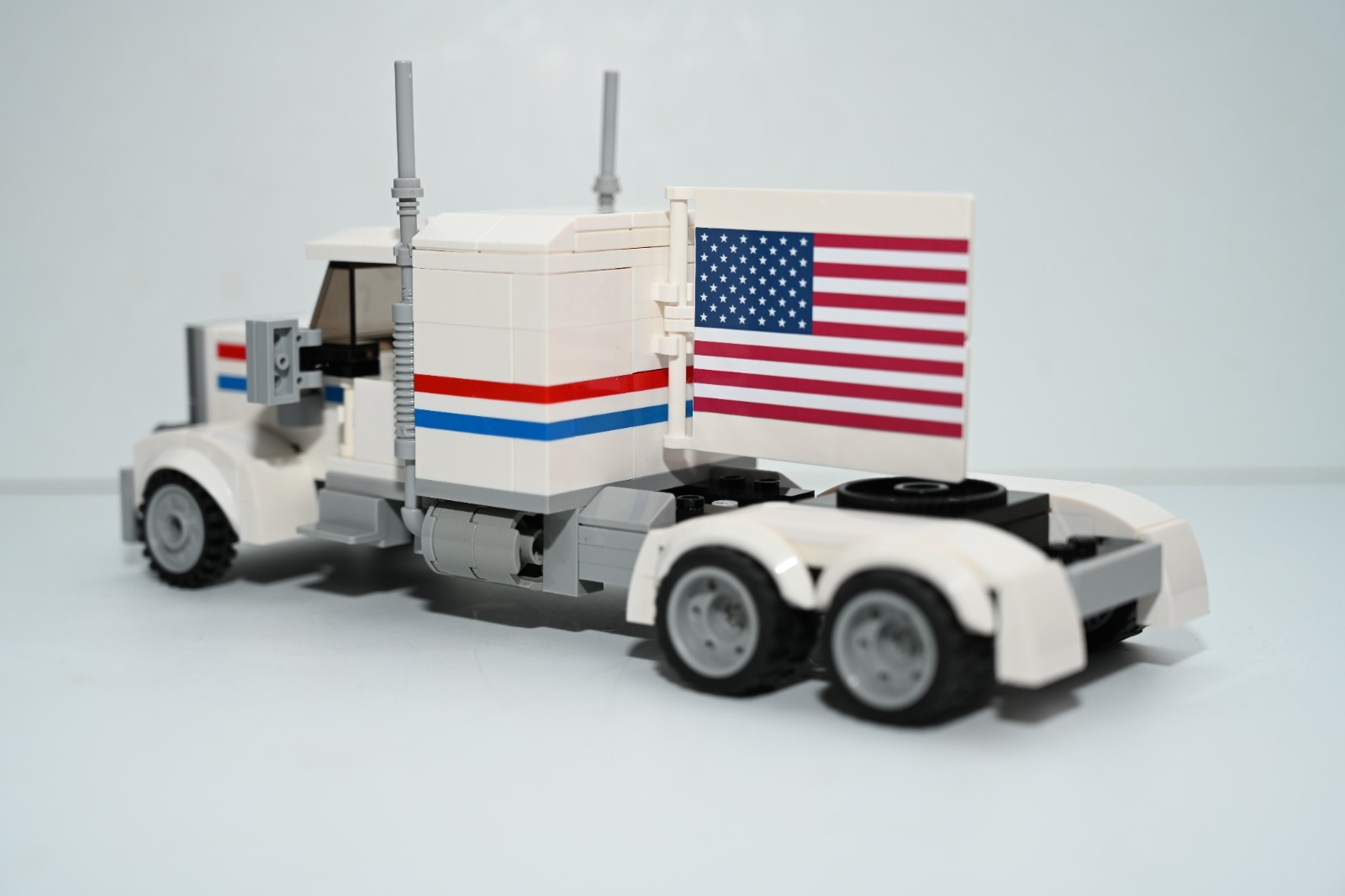 1992 Peterbilt 379 America Truck Model compatible and Built With LEGO® Bricks