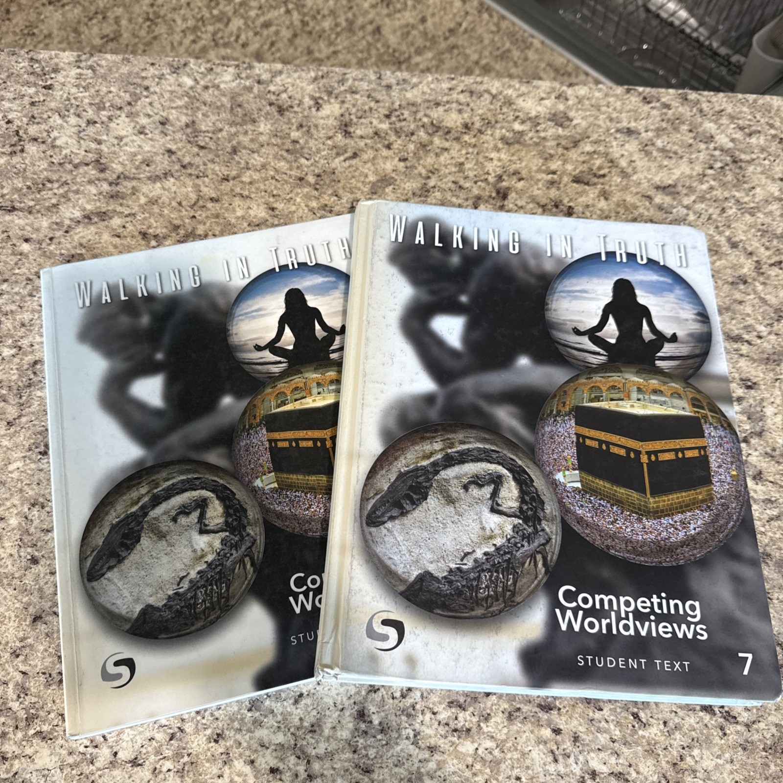 Walking in Truth Grade 7 Textbook : Competing Worldviews HOMESCHOOL + WORKBOOK