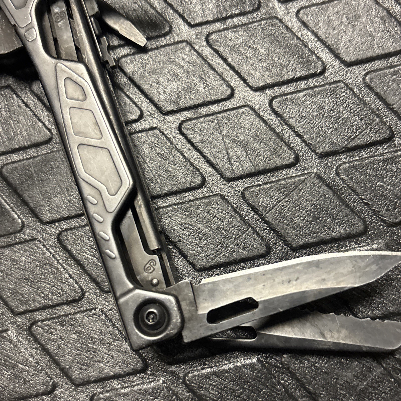Leatherman OHT One Hand Tool Multitool - Black Oxide, Nice!