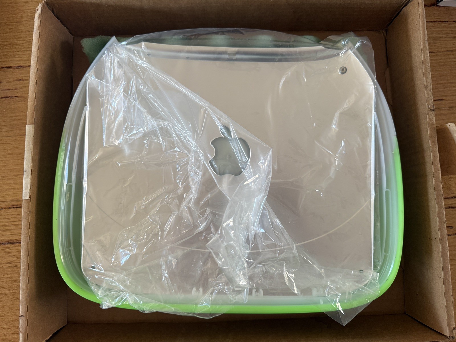 Apple iBook Clamshell Key Lime Top Case Lid (part only, no computer!)