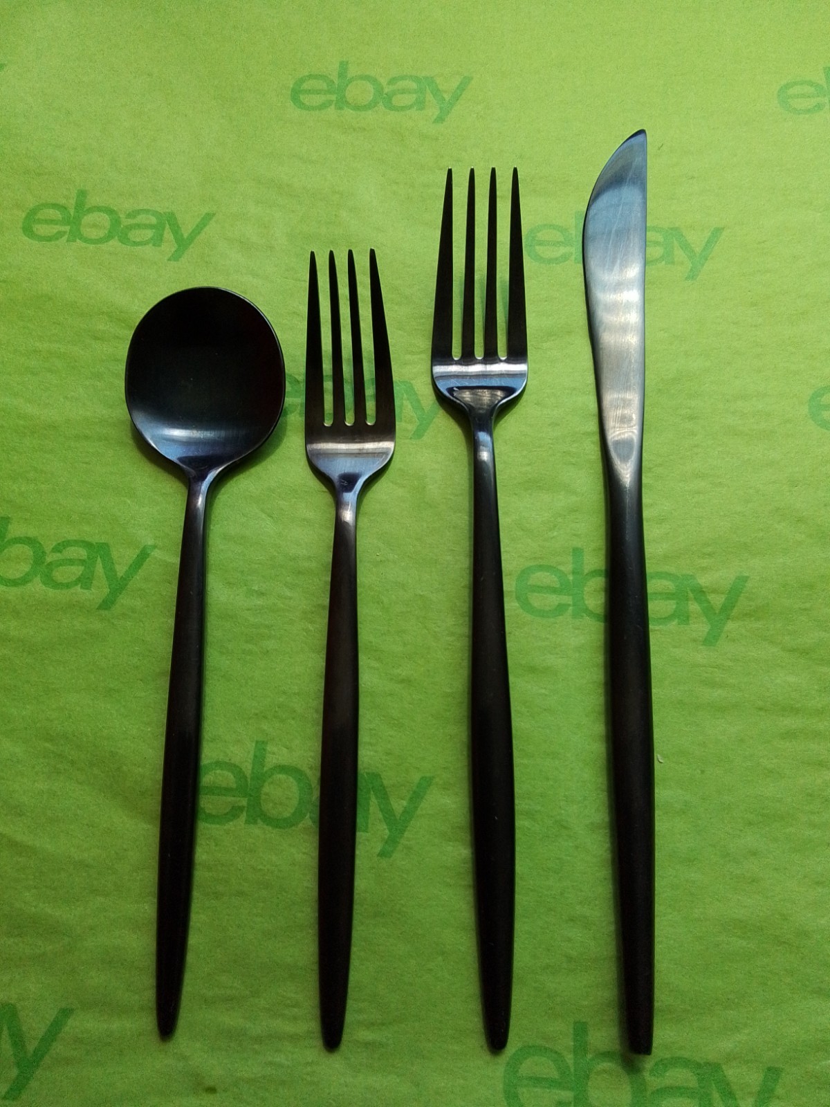 Gugrida Modern Royal Black Stainless Flatware 4-Piece Place Setting, Pre-owned