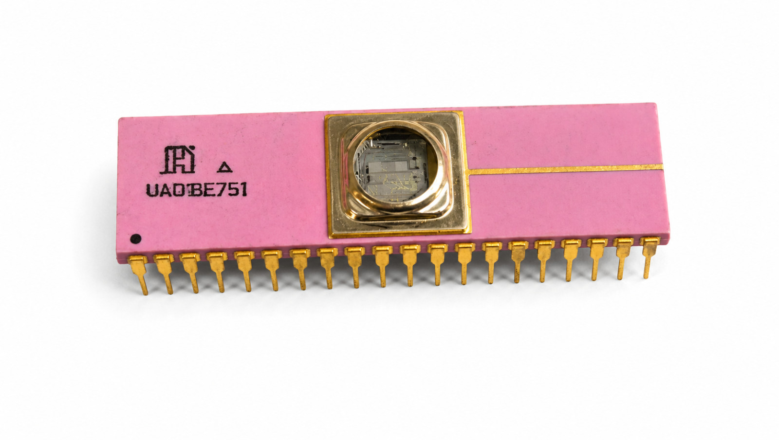 UA01BE751 Soviet Pink Ceramic UV EPROM Microcontroller Gold DIP-40 USSR Rare