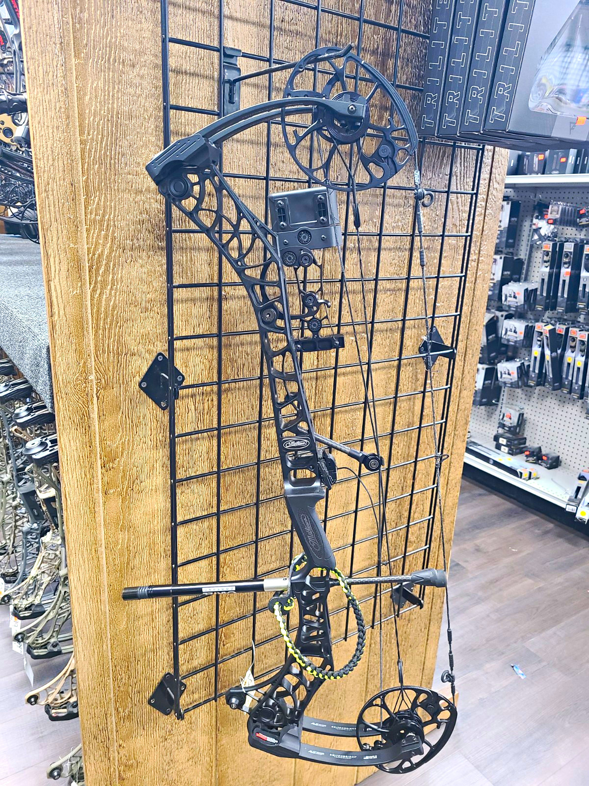 Mathews V3X 33 Black Aluminum Compound Bow Right Hand 70 lb 29in 33in