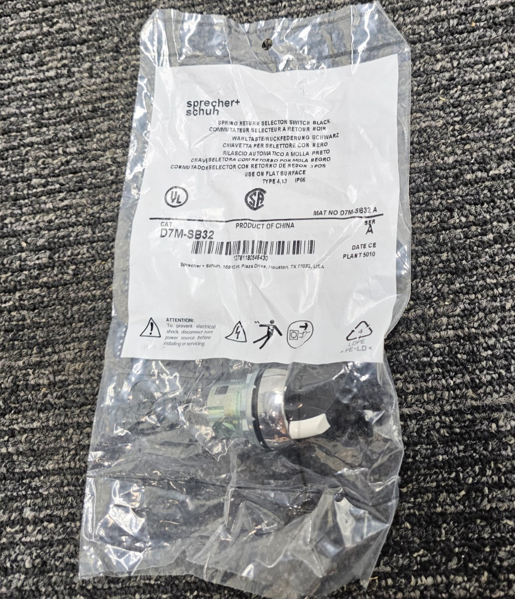 Sprecher & Schuh D7M-SB32 Spring Return Selector Switch Black Replacement