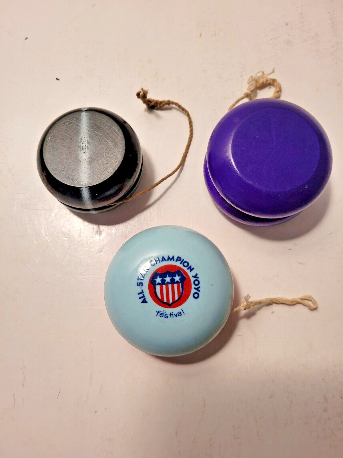 Lot of 3 yoyos 1 Vintage All Star Champion 1 Black Gold Wood Sweden 1 Vtg purple