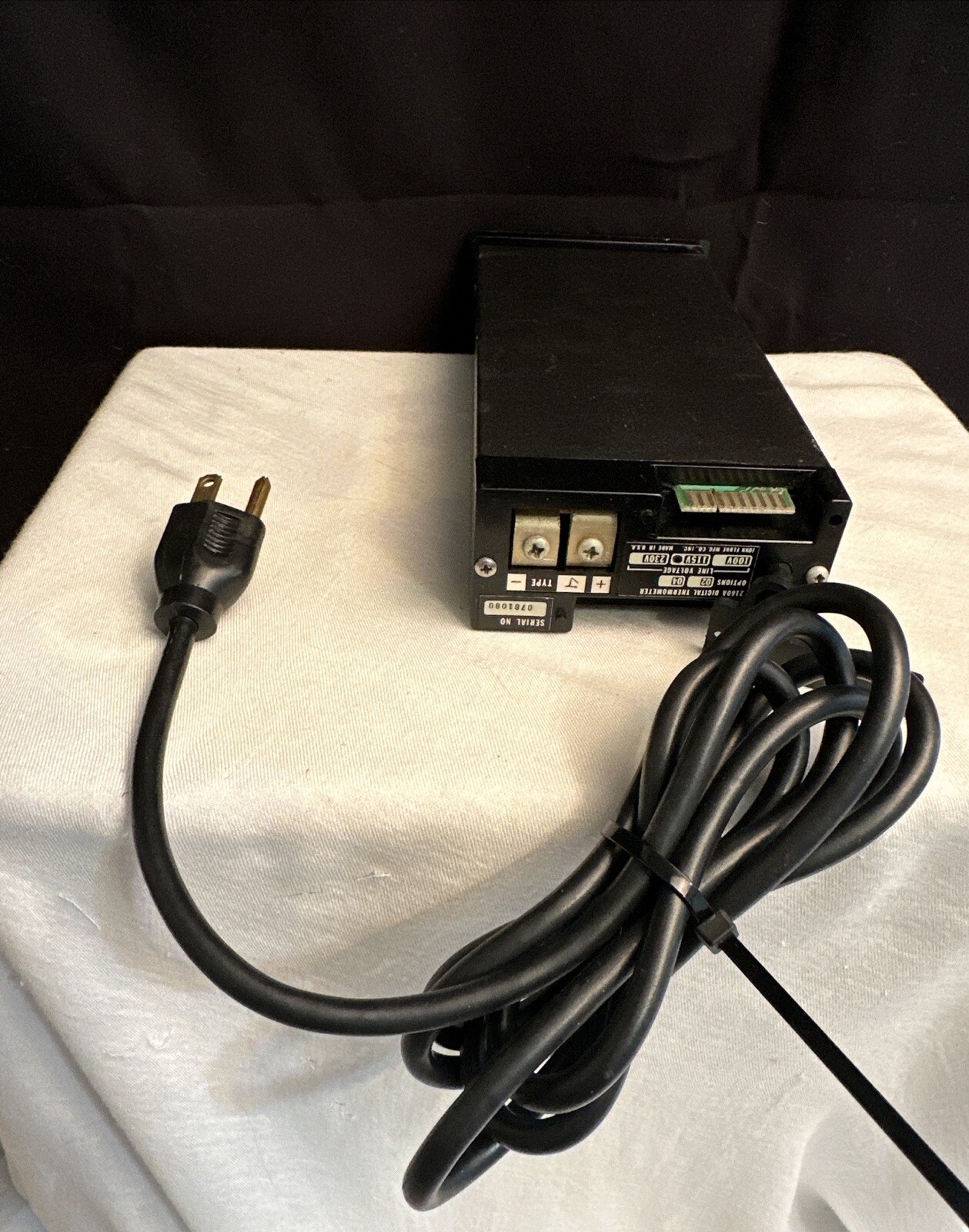FLUKE/OMEGA 2160A Digital Thermometer