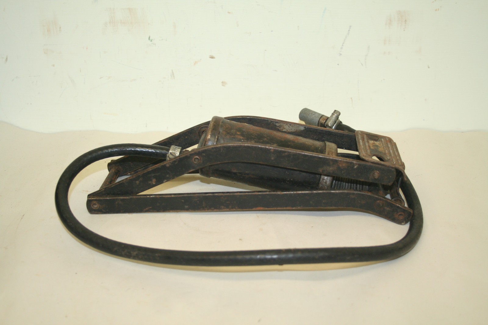 Vintage Foot Pump ~Made in England (SC30)