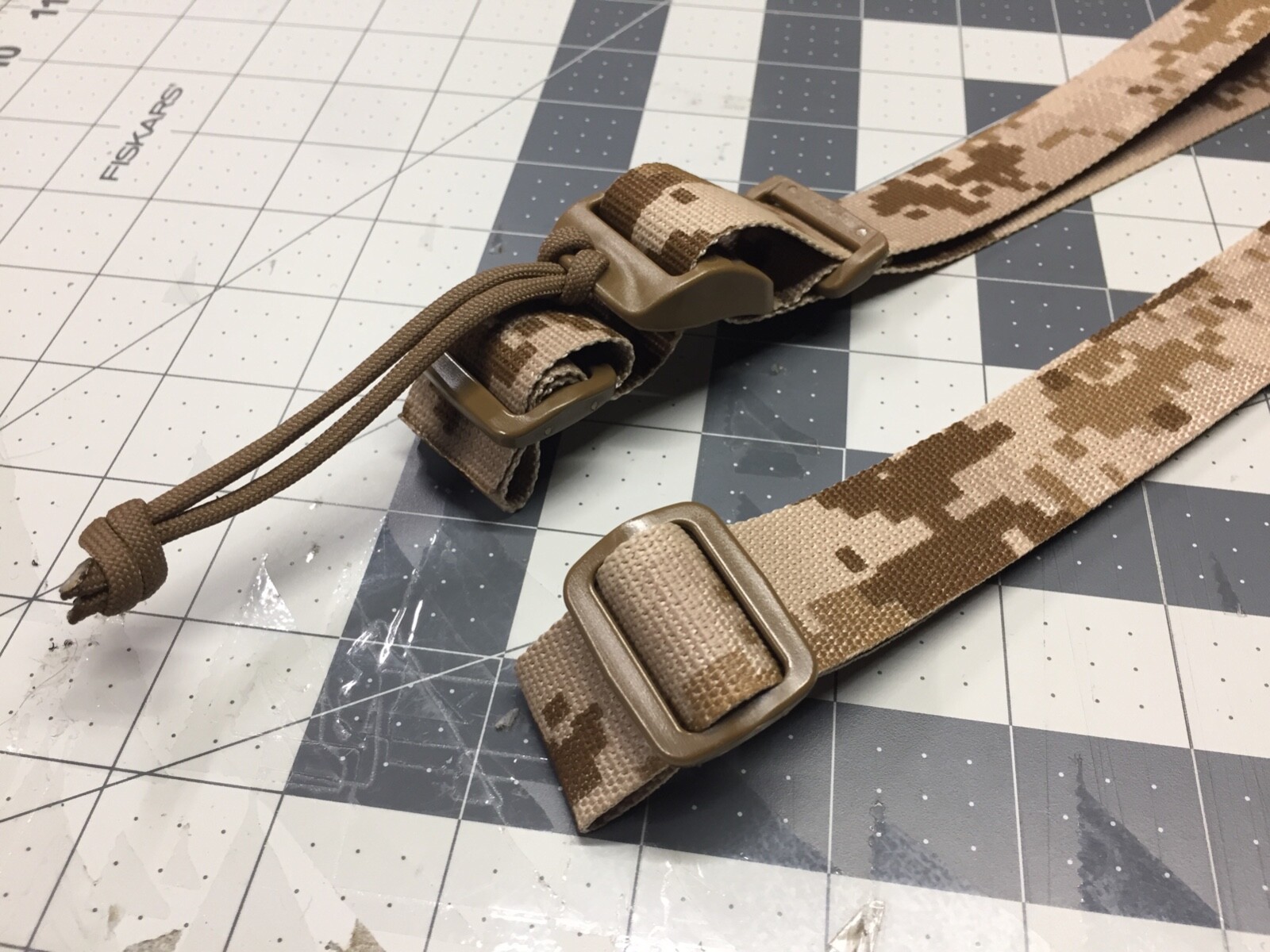 LIVESOUTSIDE.COM AOR1 Digital Desert Coyote Sling 2Pt Quick Adjust Tactical Camo