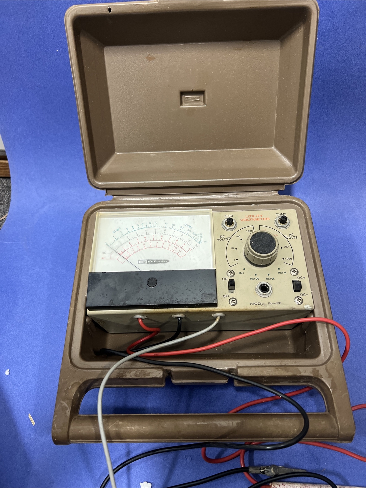 Heathkit Utility Solid State Voltmeter Model IM-17 in Hard Case Untested