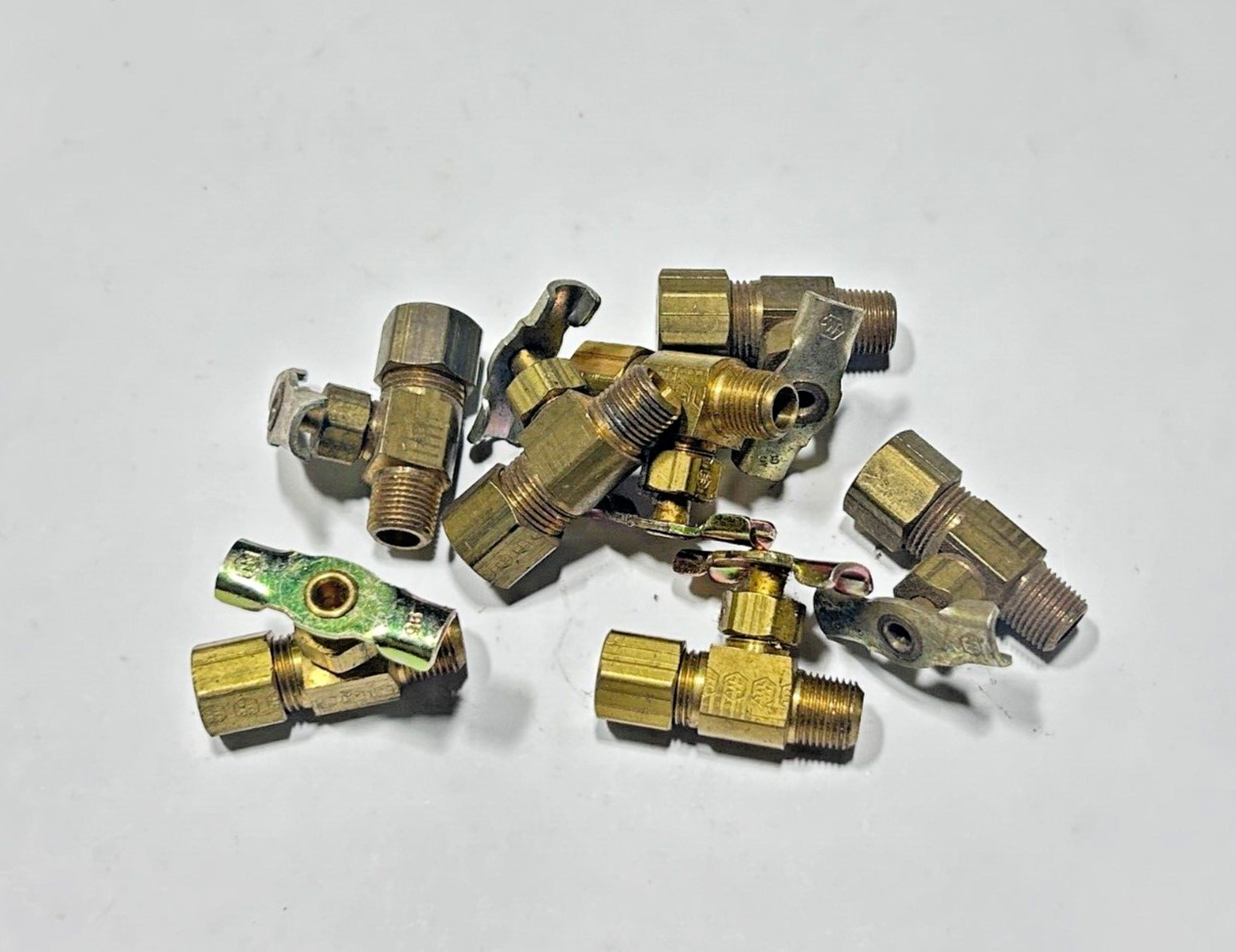 (7) A660 WEATHERHEAD 5/16" Tube x 1/8" MPT Compression Straightway Needle Valve