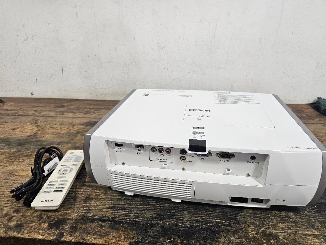epson powerlite home cinema 8350 for parts ,works but shuts down