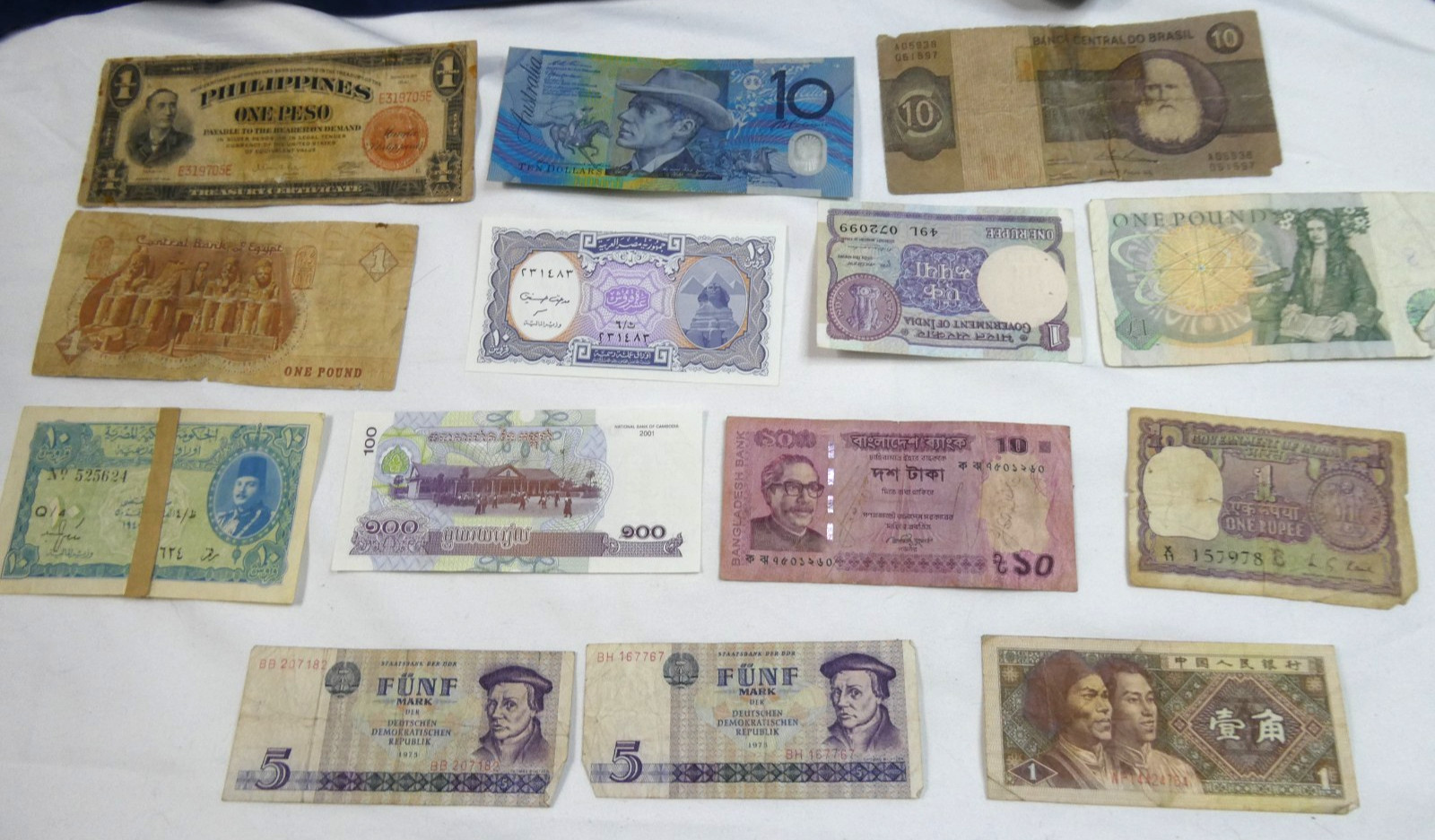Lot of Foreign Currency Banknotes Mixed Assortment Egypt, England, Brazil  V732