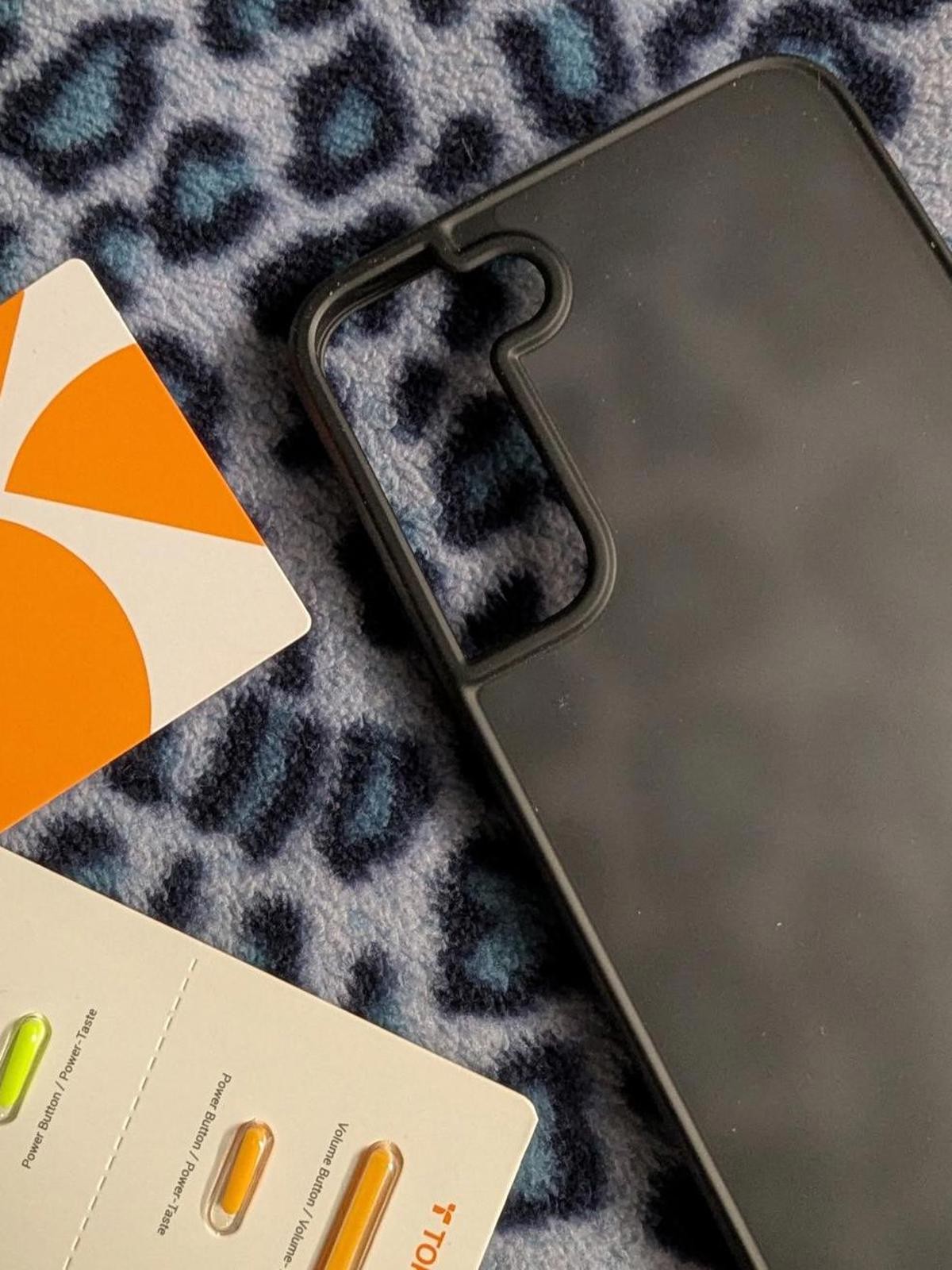 Torras Cell Cover Smokey Gray, orange/green keys . poss for a Samsung Galaxy S25