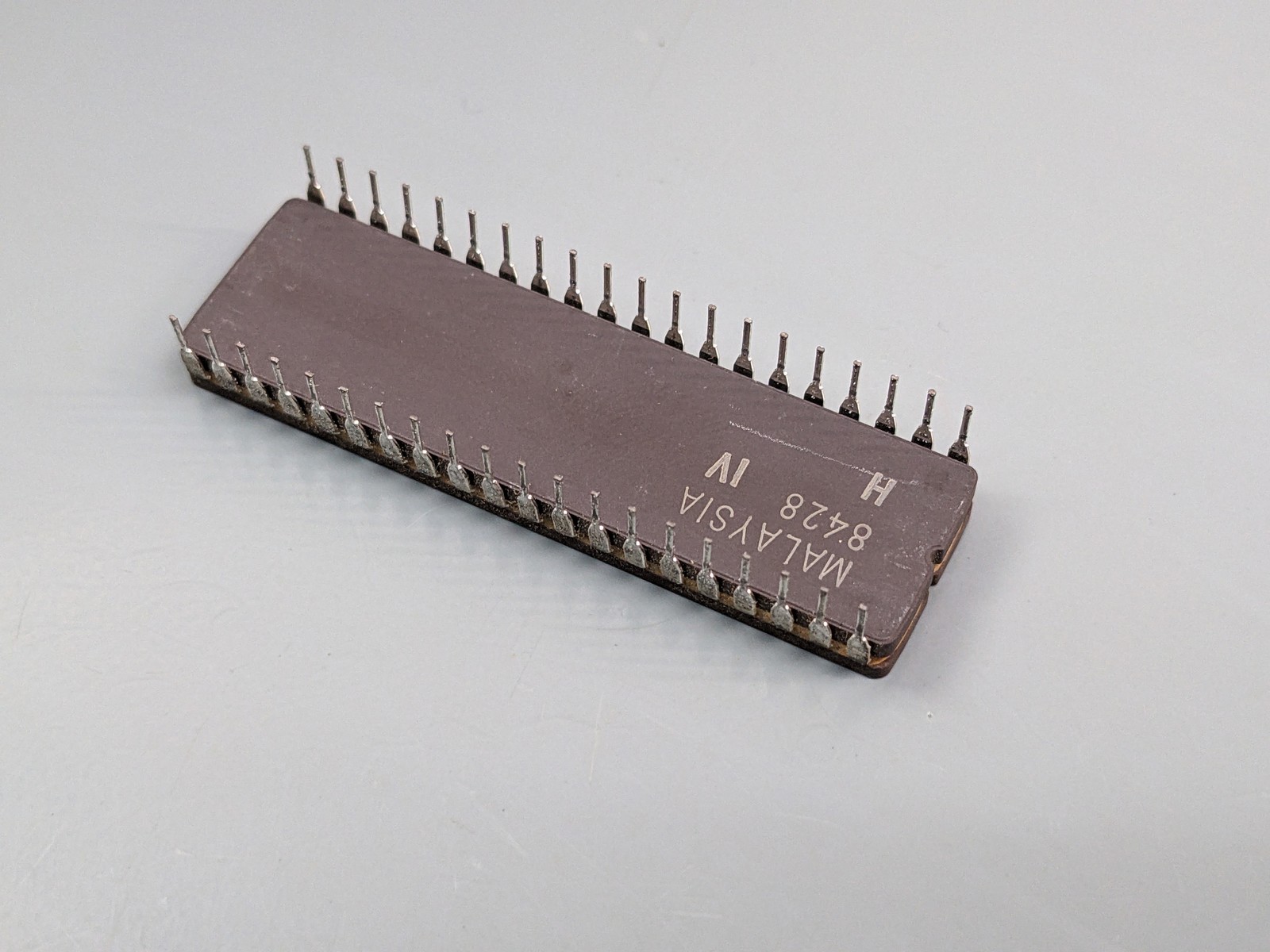 (2) Intel 8749 Microcontroller ICs ~ D8749H MCS-48 UV EPROM ~ Tested Good