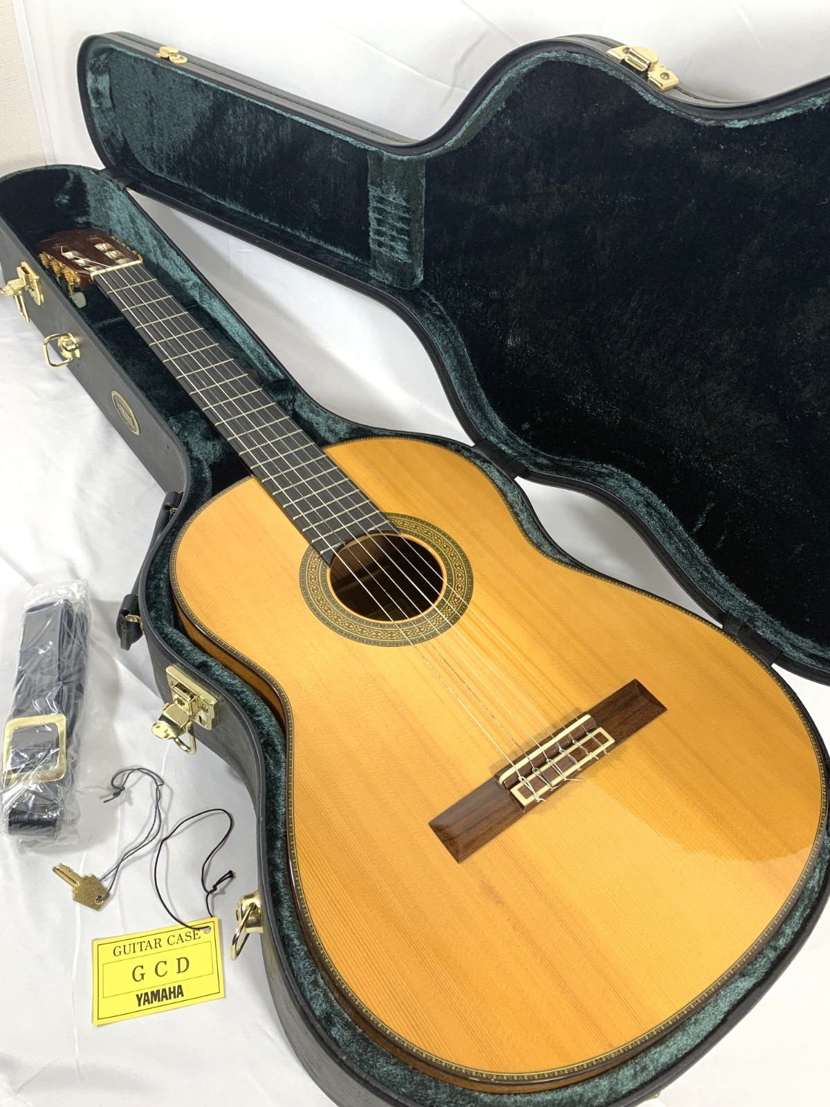 YAMAHA GC-41 Grand Concert Spruce Top Honduras Rosewood Classical Guitar JAPAN