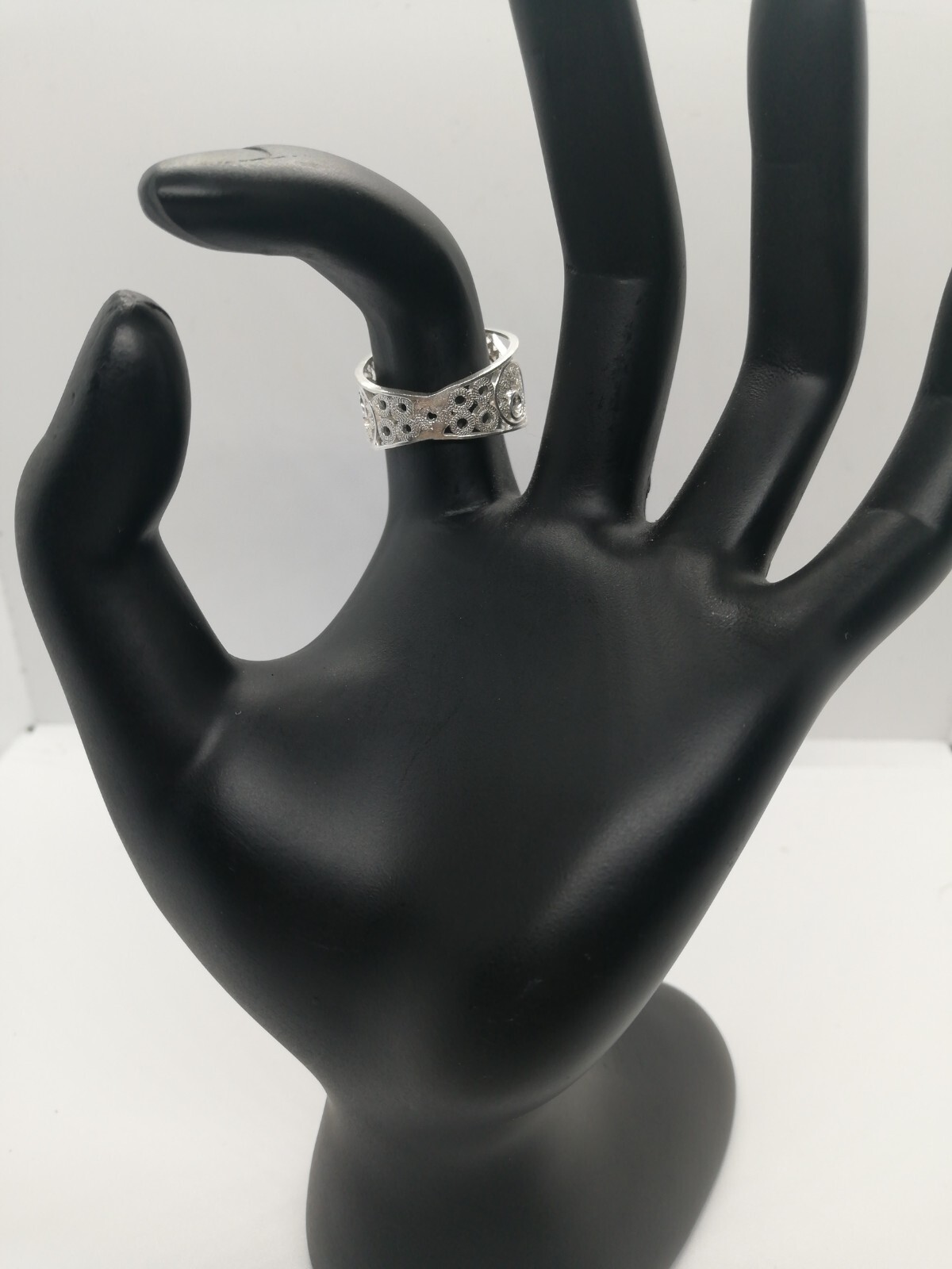 . 970 Solid Silver Women's Ring Size 8 Filigree New.
