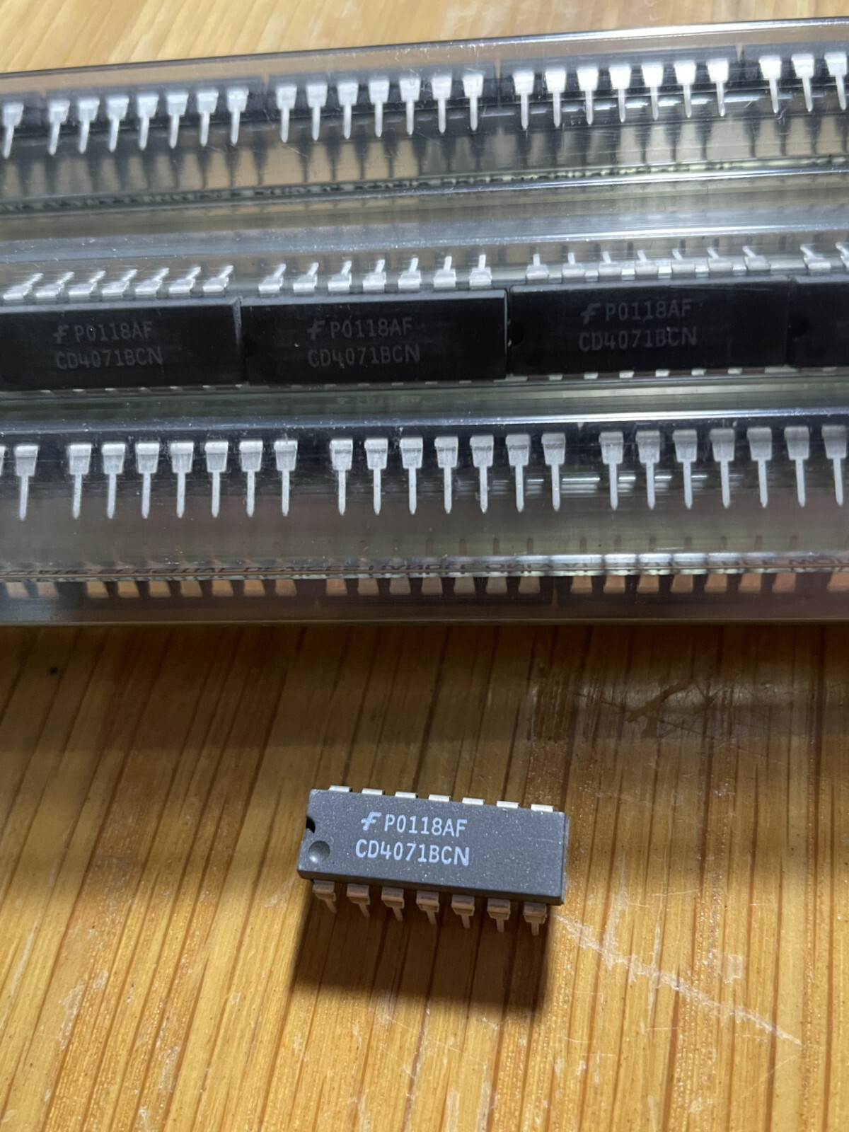A lot of TEN (10) CMOS ICs CD40xxBE, HEF40xxBF, MC40xx,  TC40xxBP, CD40106BE