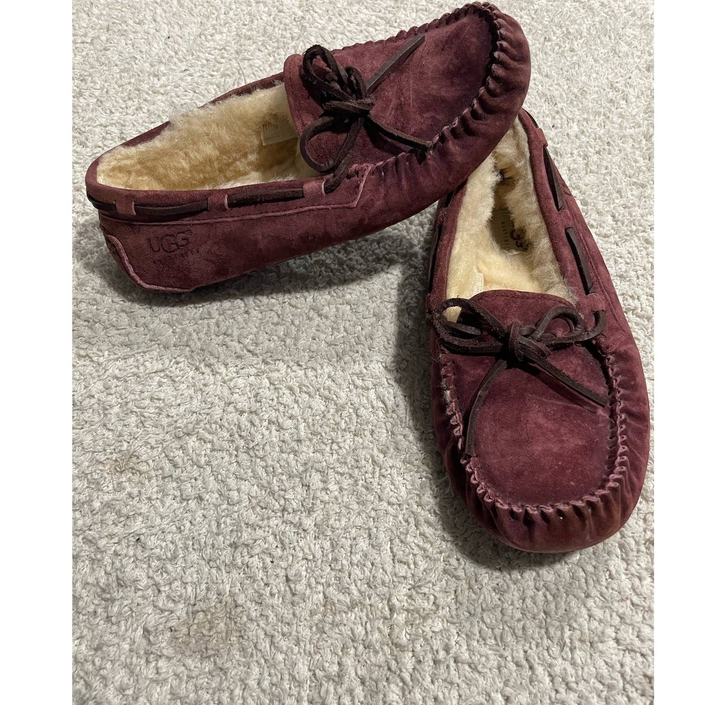 UGG Womens US 5 EU 36 Dakota Suede Moccasin Sheepskin Slippers Burgundy Red 5612