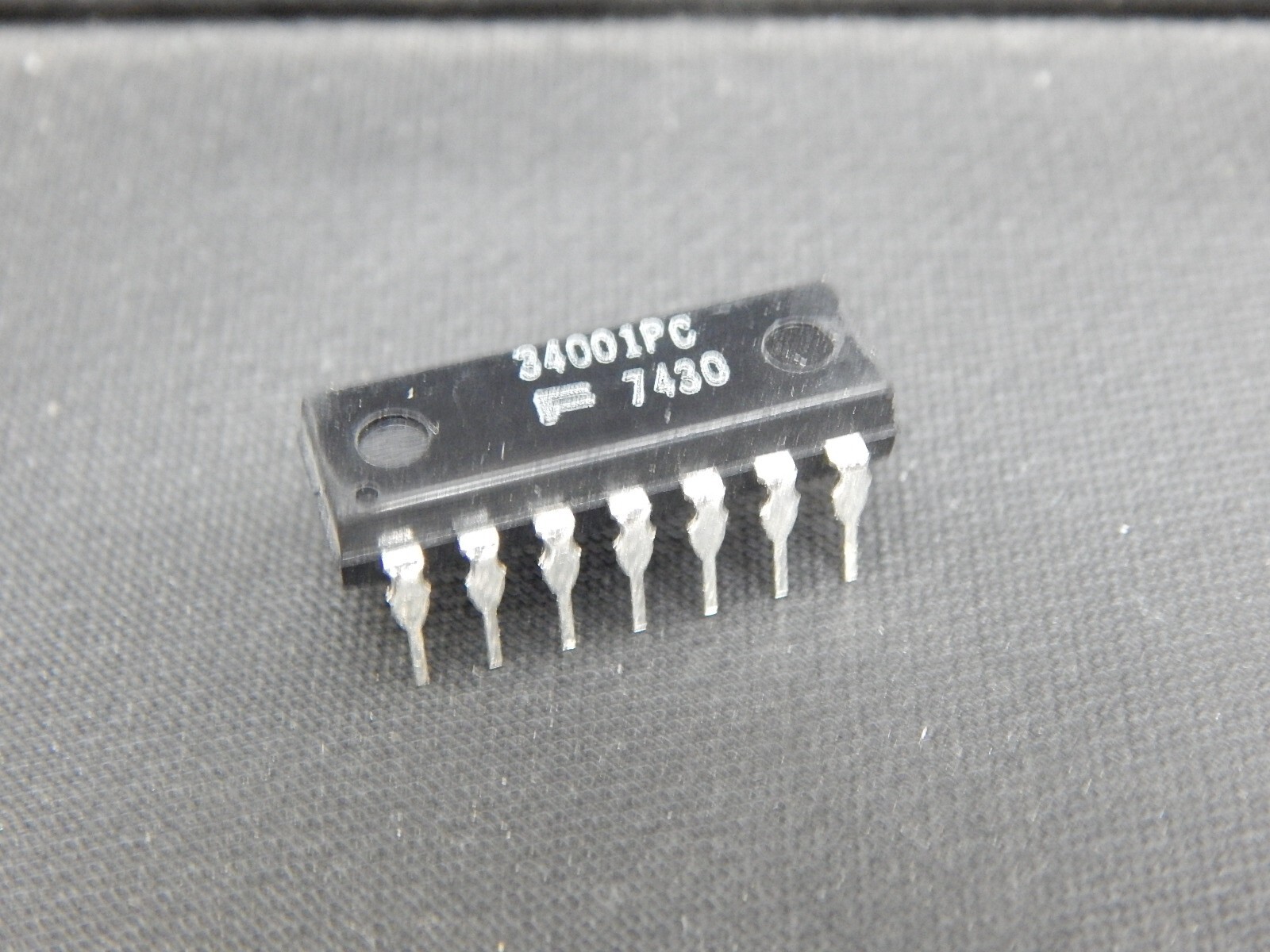 FAIRCHILD 34001PC DIP IC - USA SELLER FAST SHIPPING